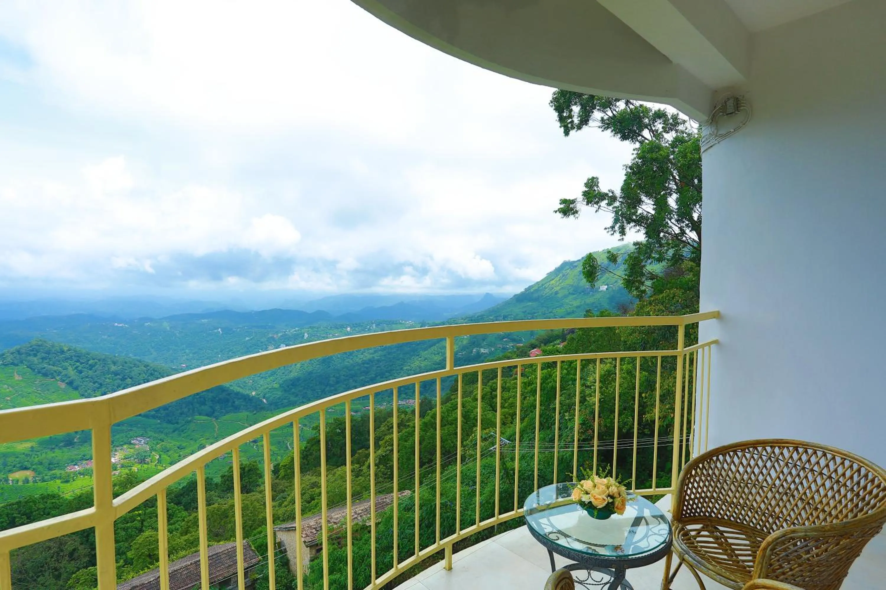 The Cliff Resort, Munnar