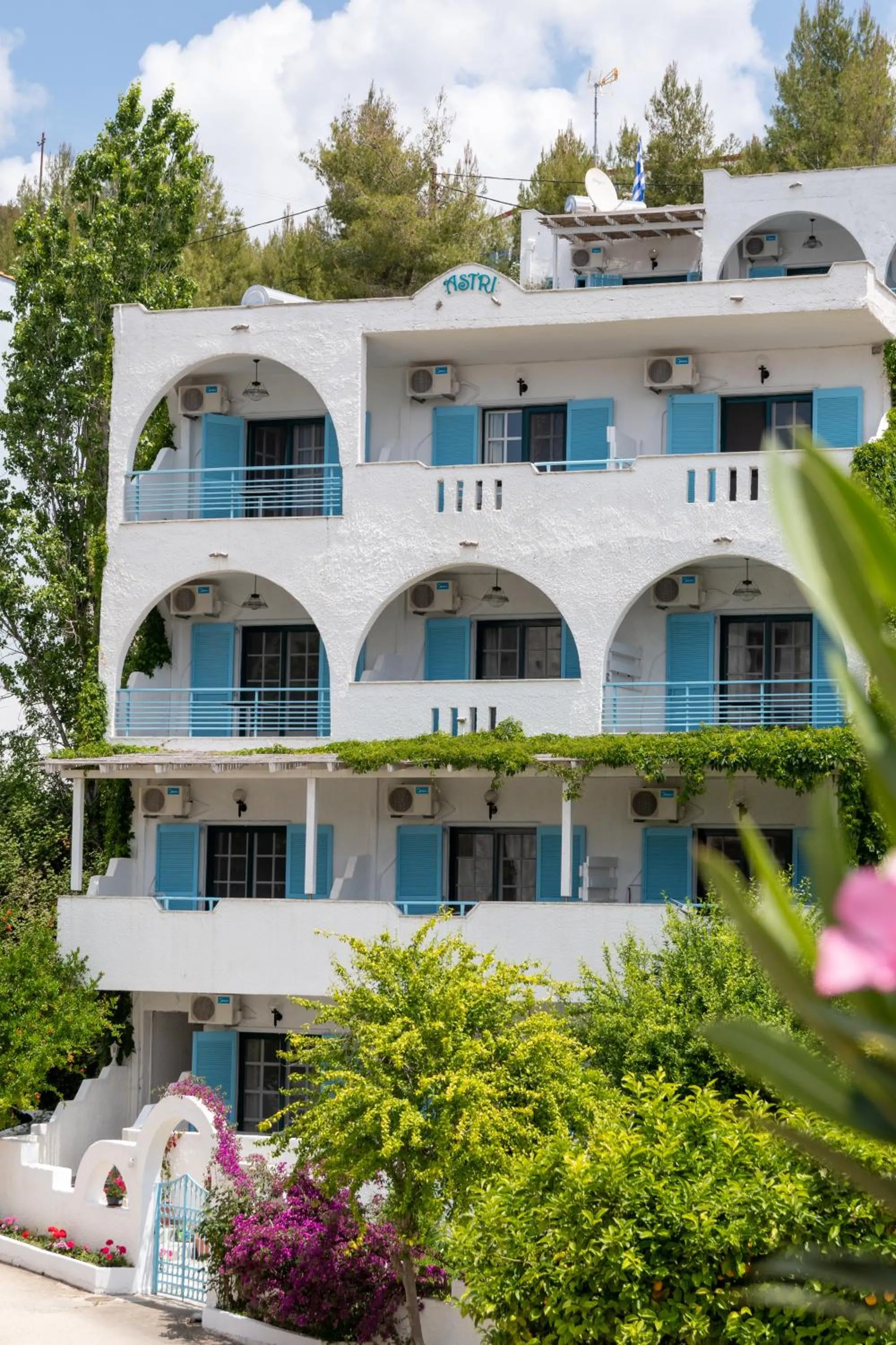 Astri Hotel