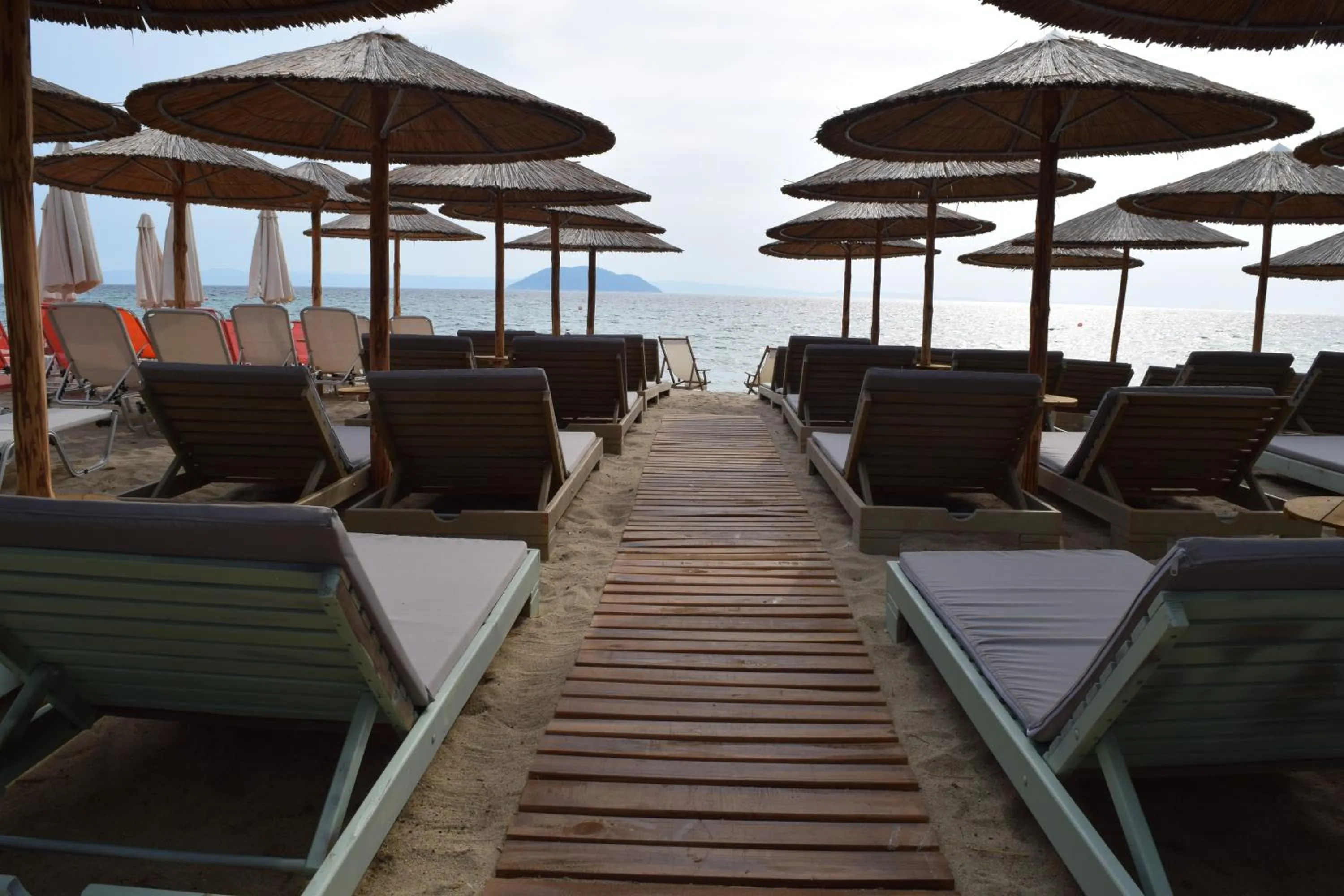 Restaurant/places to eat in Astri Hotel