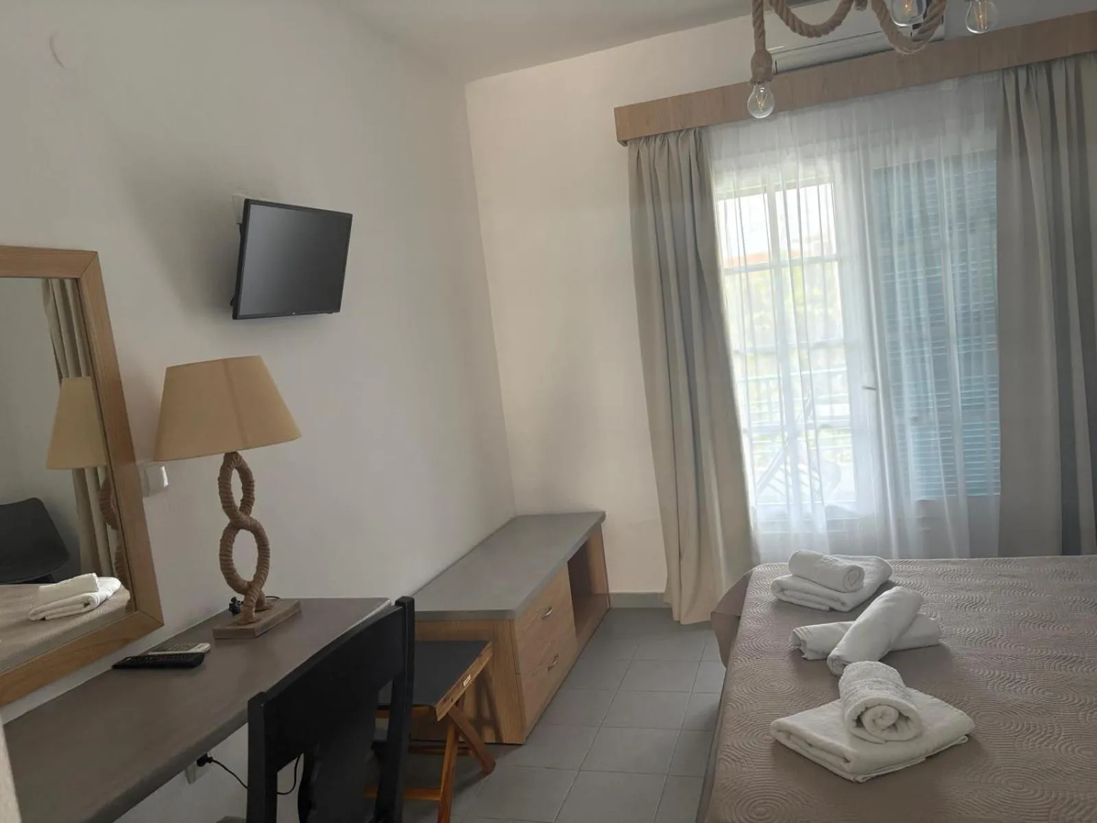 Bed in Astri Hotel