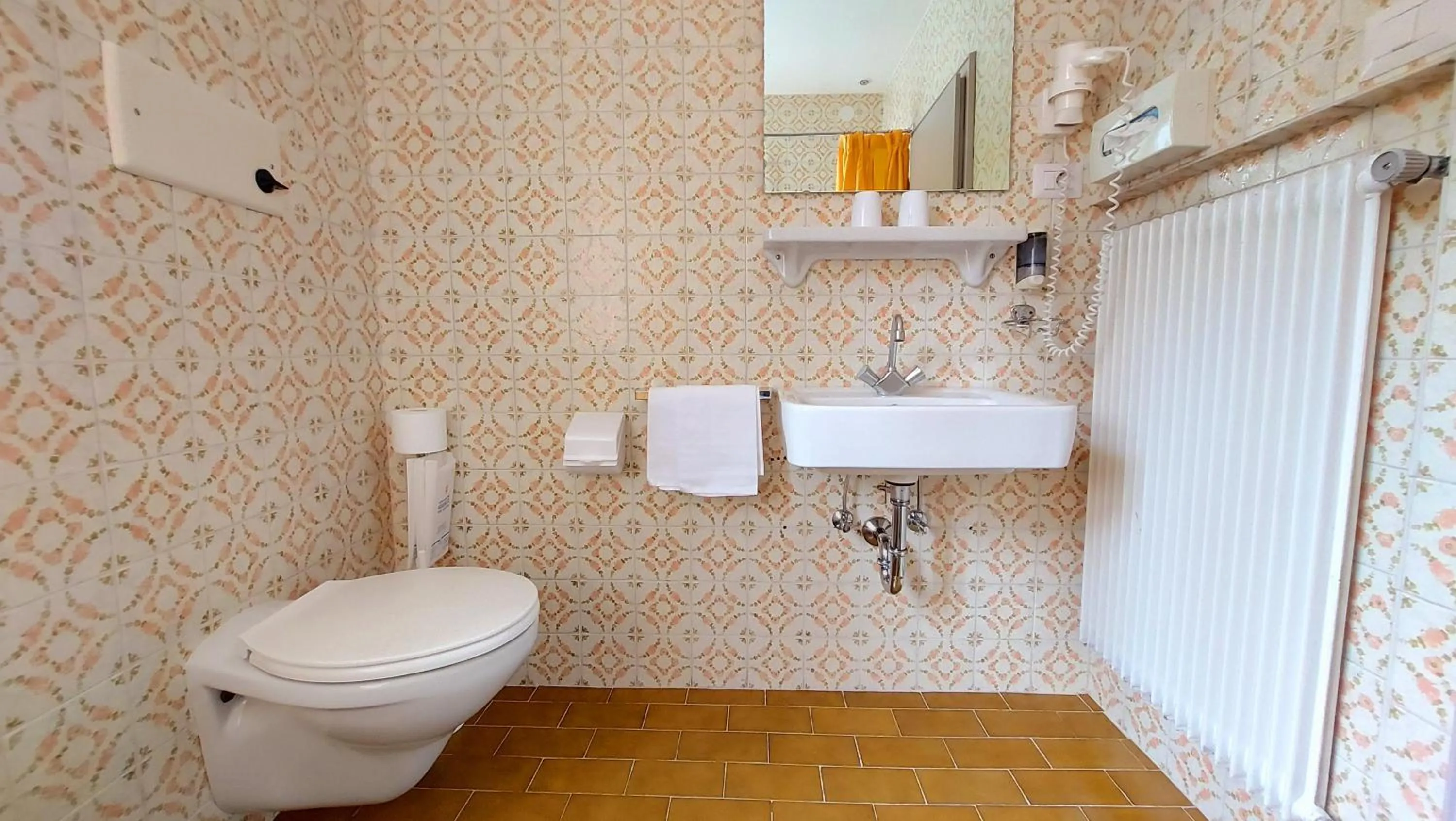 Shower in Hotel Schuster