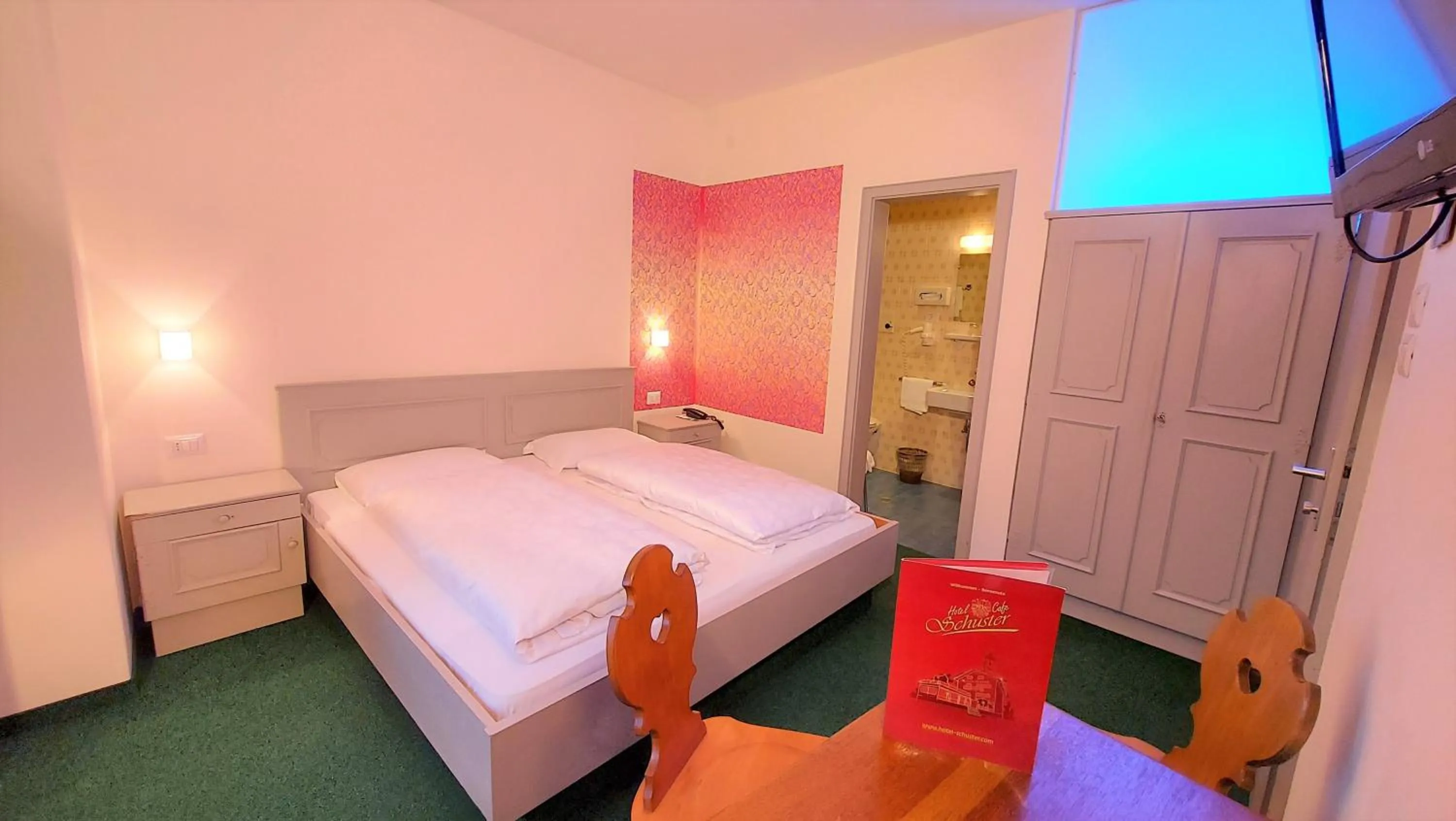 Staff, Bed in Hotel Schuster