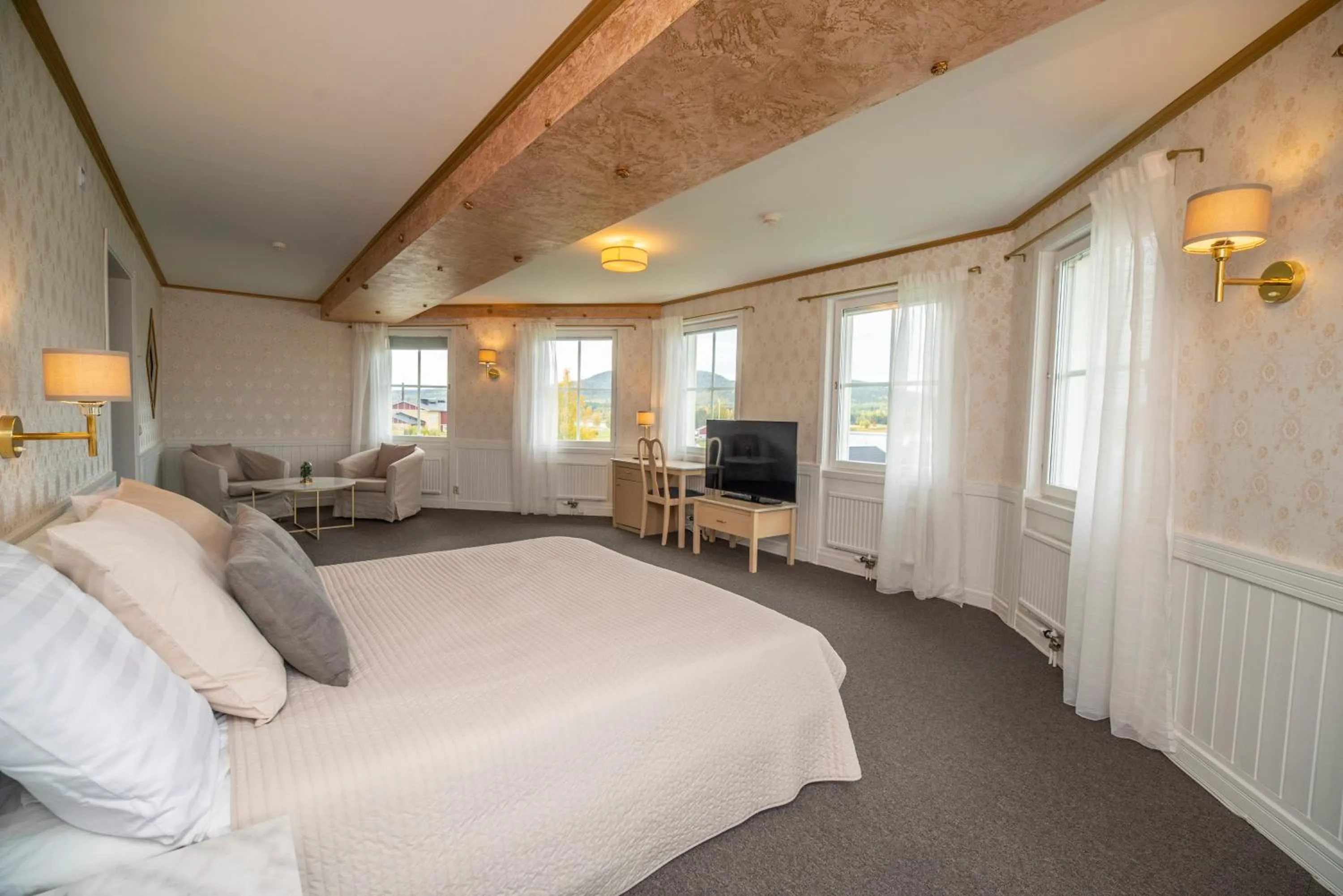 Photo of the whole room, Bed in Grand Arctic Resort