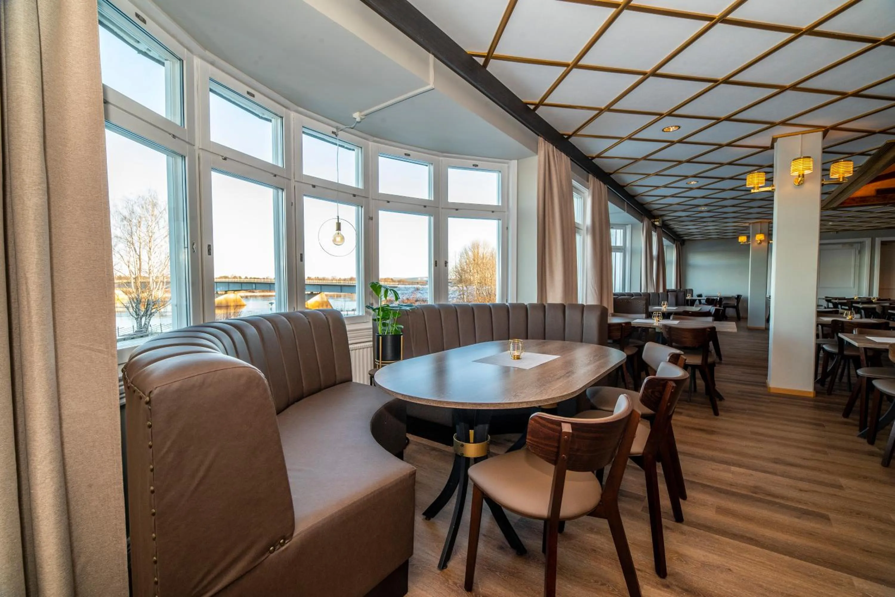 Restaurant/places to eat in Grand Arctic Resort