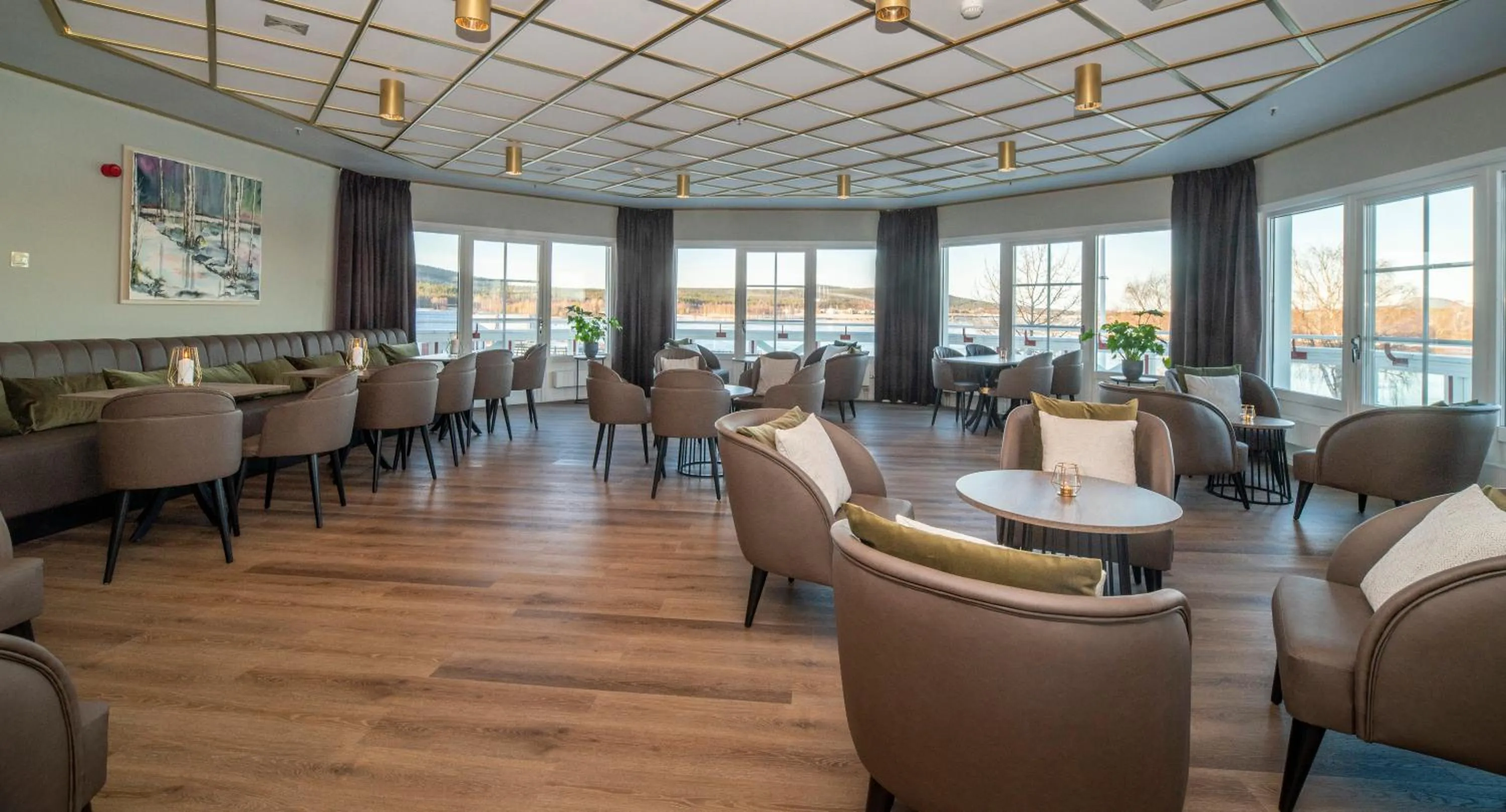 Lounge or bar in Grand Arctic Resort