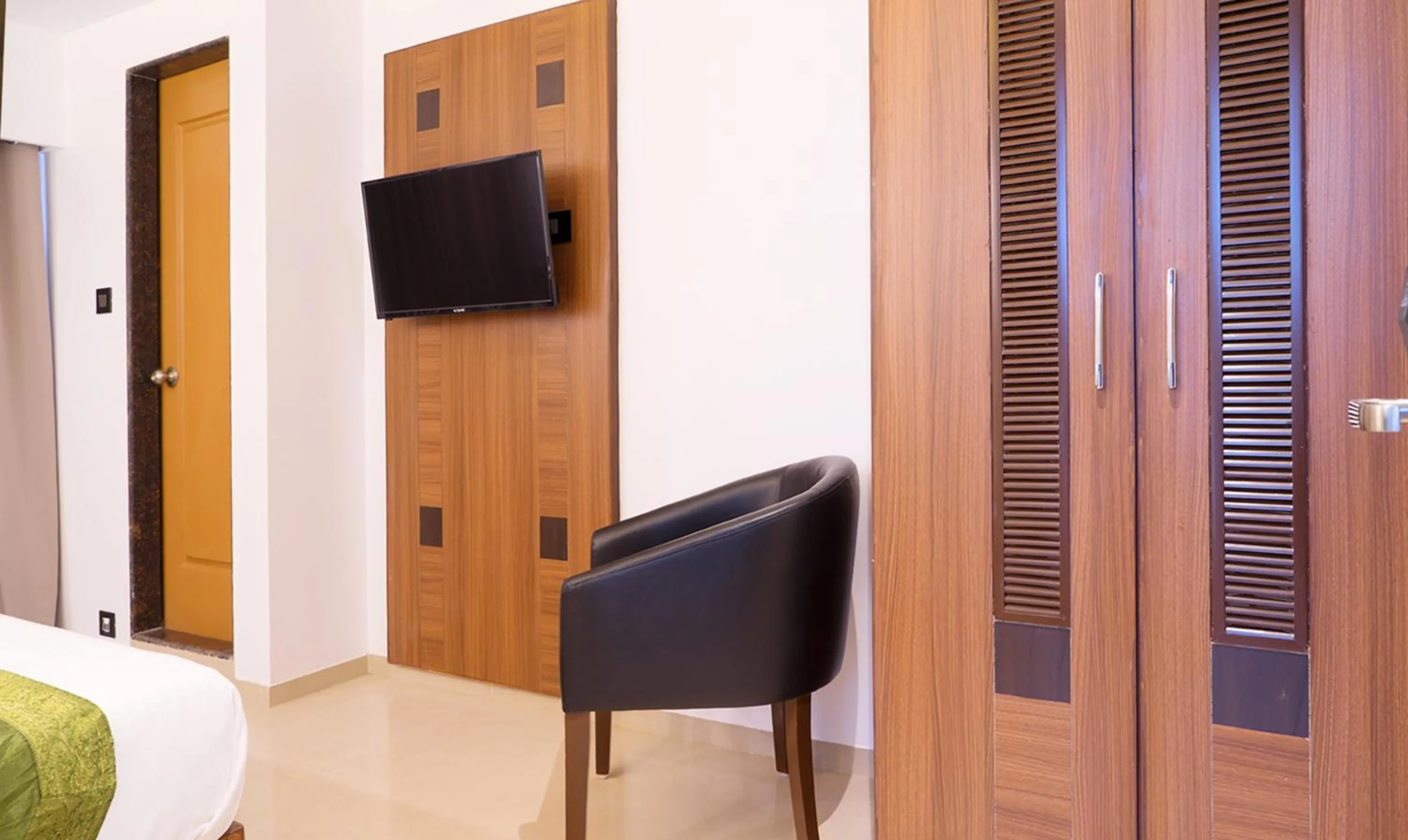 TV and multimedia in Treebo Olive Inn Near BKC