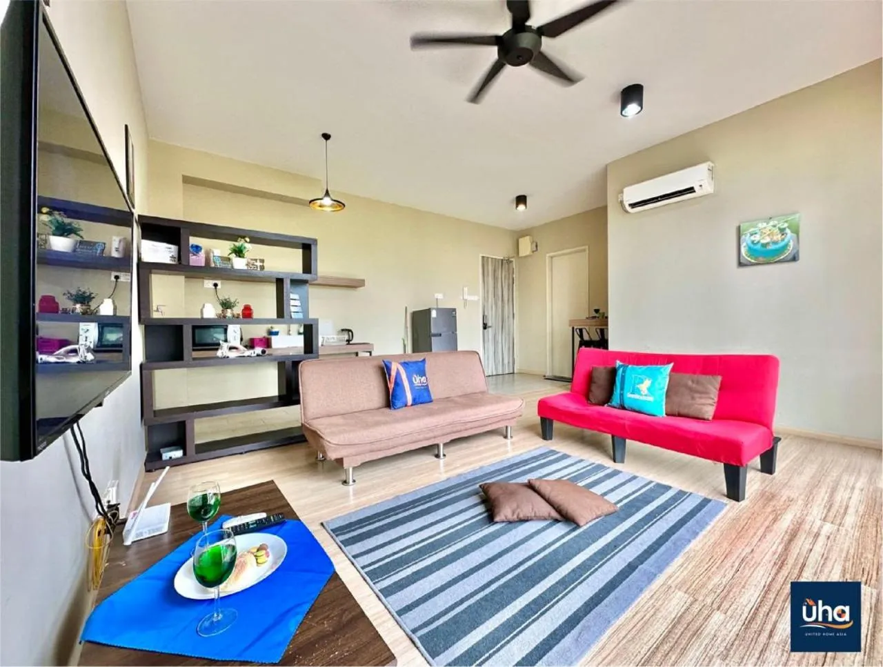 TV and multimedia in Cube 8 Teens Taman Mount Austin Apartment by UHA