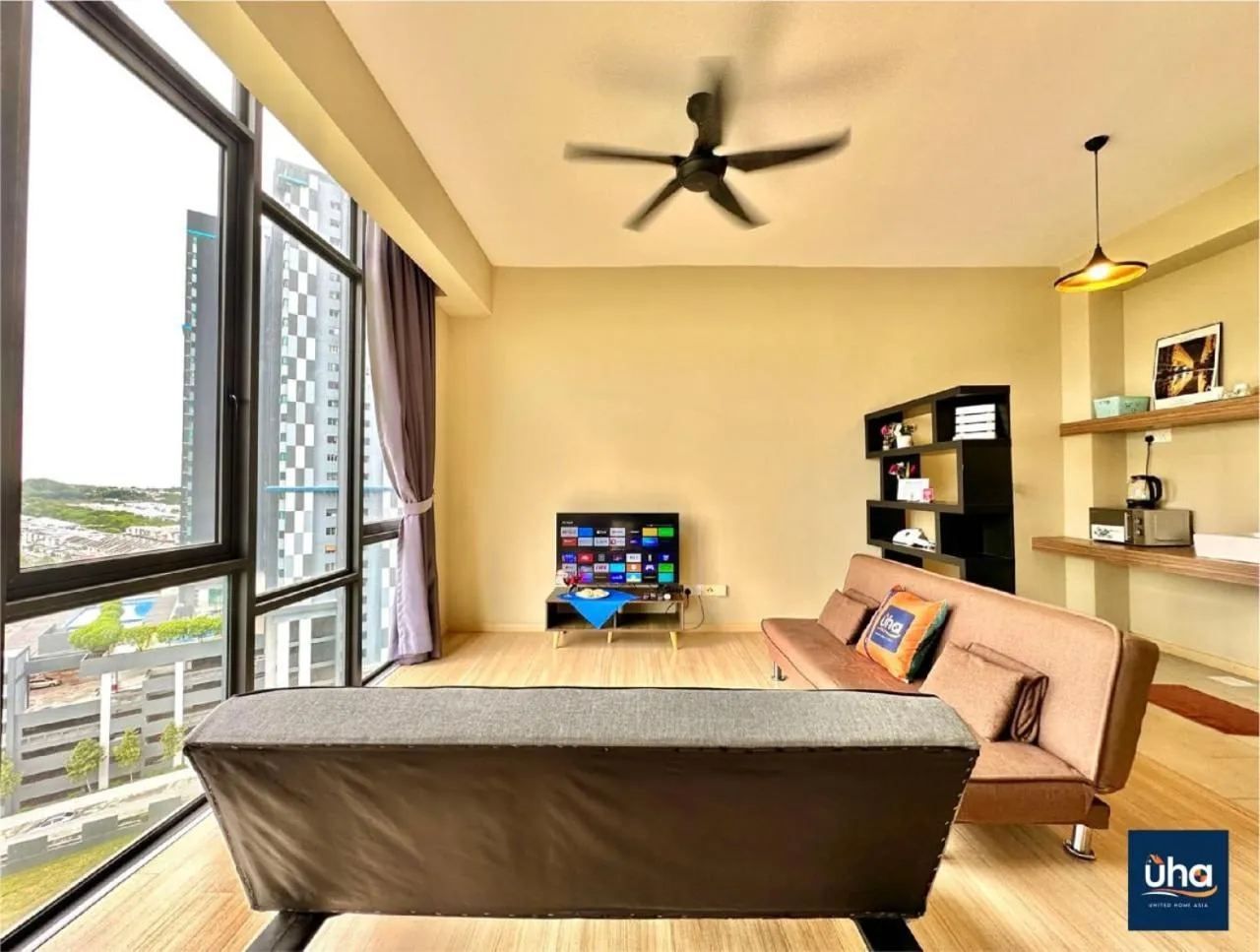 Communal lounge/ TV room in Cube 8 Teens Taman Mount Austin Apartment by UHA