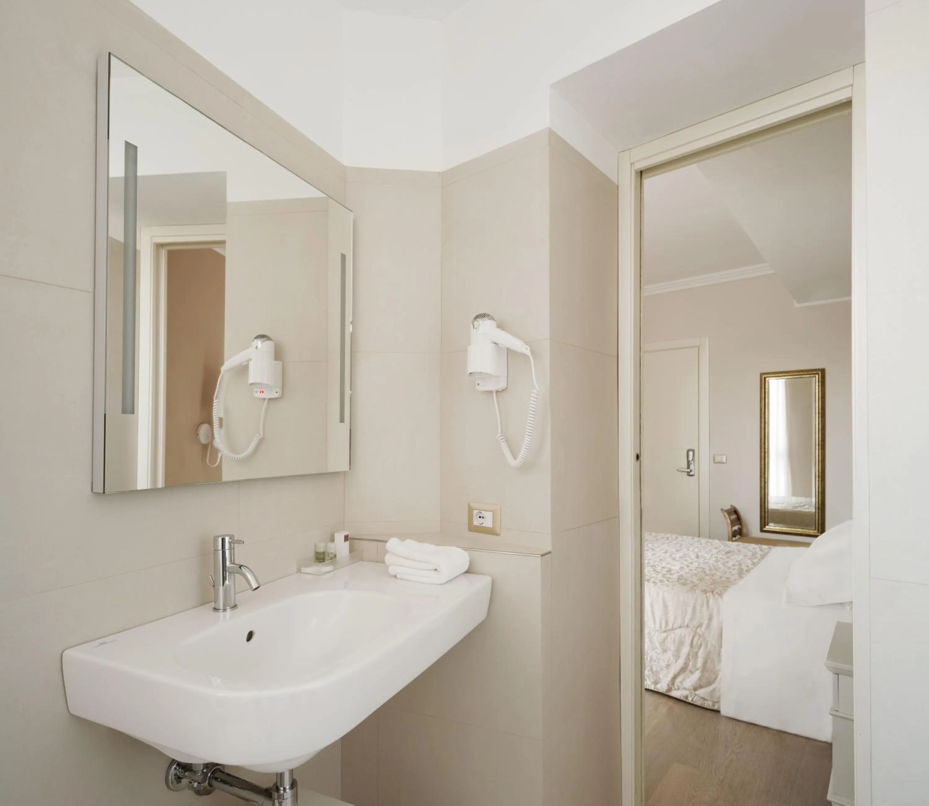 Bathroom in Hotel Aurora