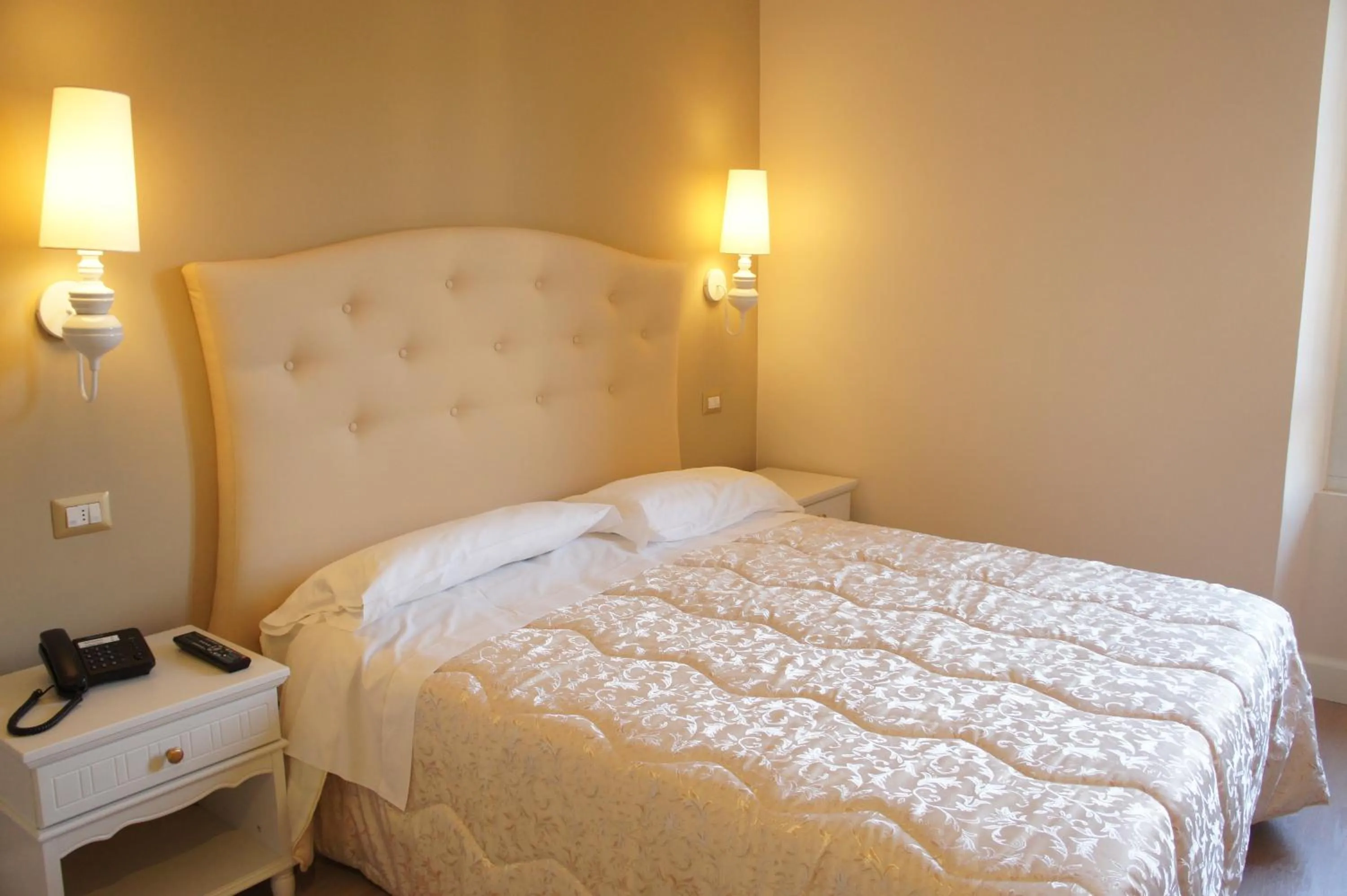 Bedroom, Bed in Hotel Aurora