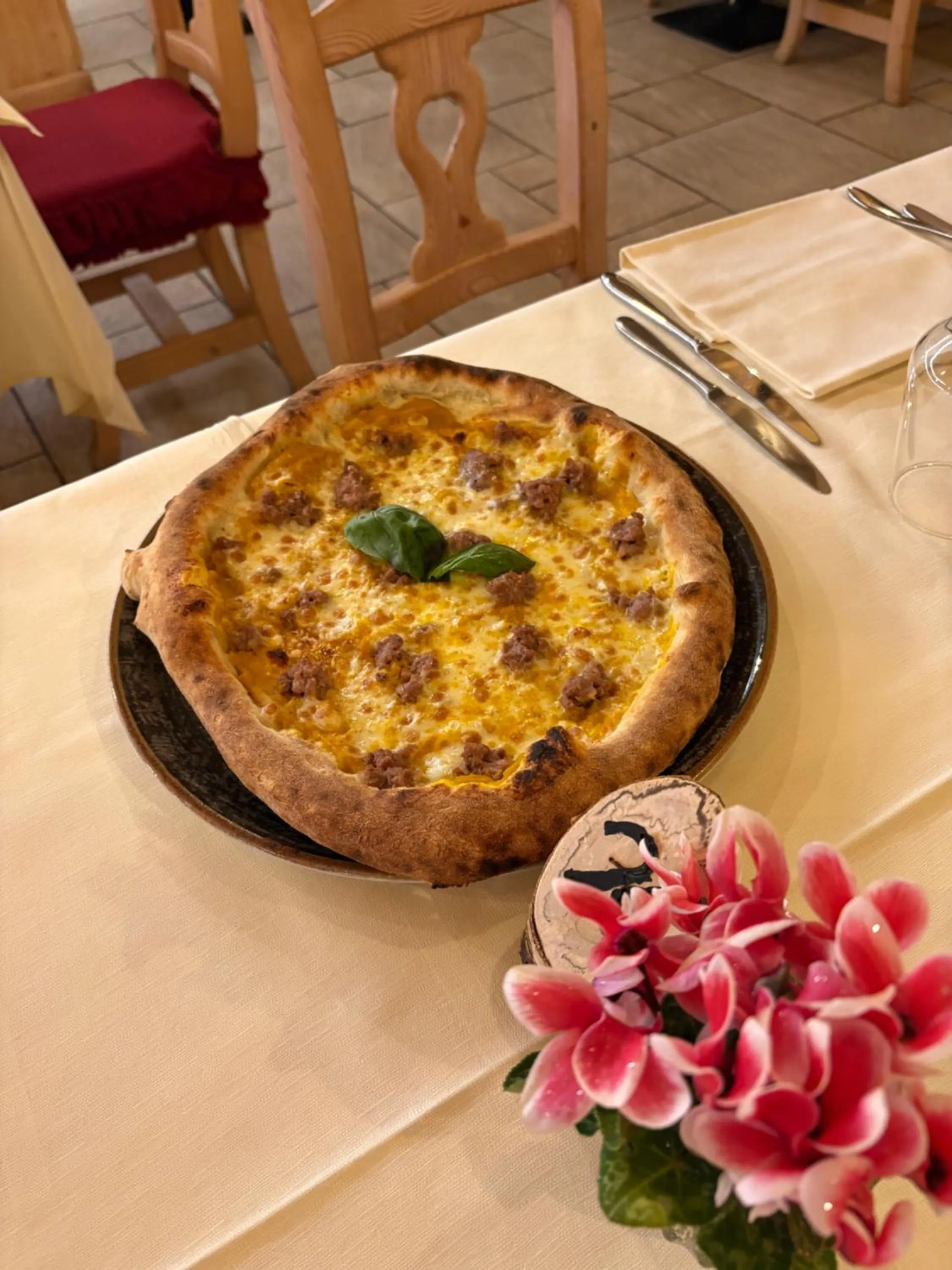 Restaurant/places to eat in Boscone Suite Hotel