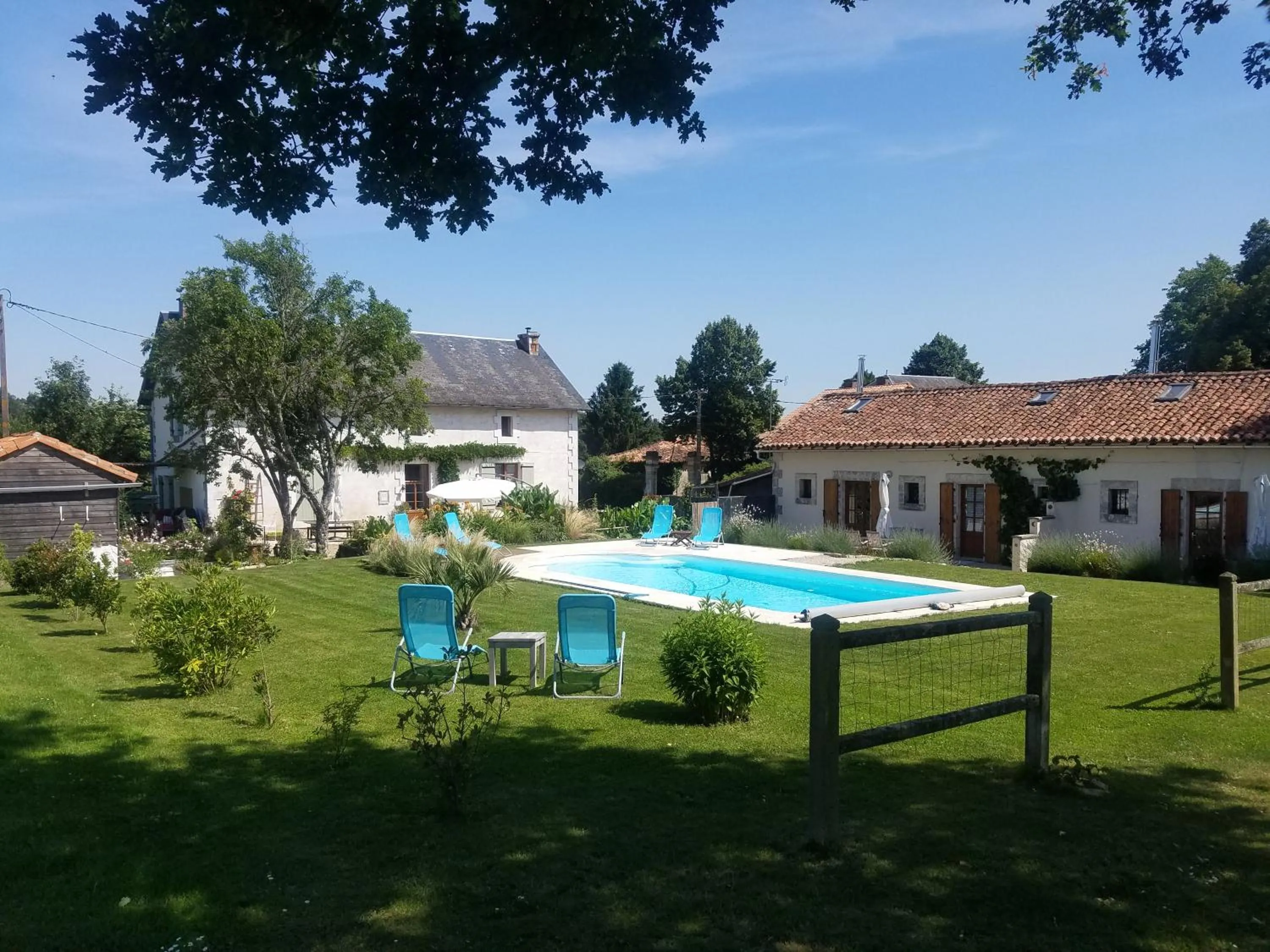 Property building in La Vieille Gorce Chambres d'Hôtes near Civray