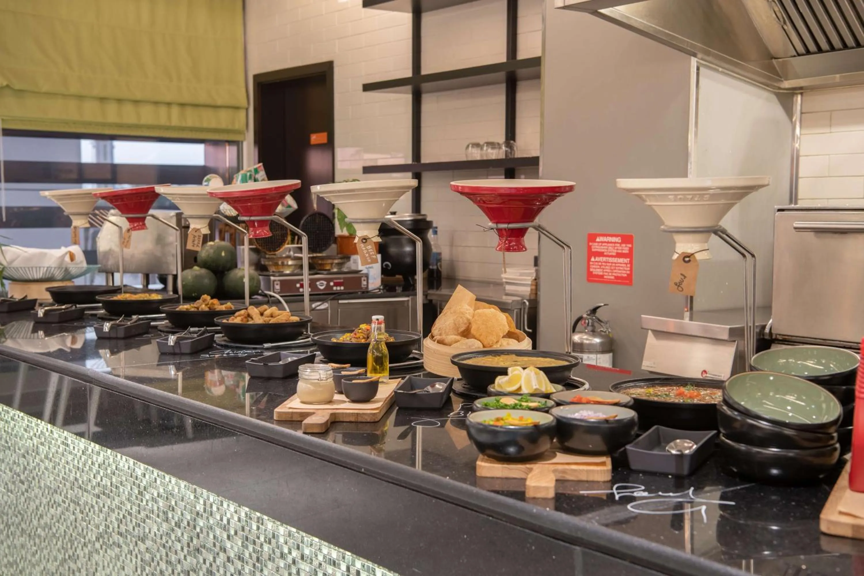 Restaurant/places to eat in Radisson Hotel & Apartments Dammam Industrial City