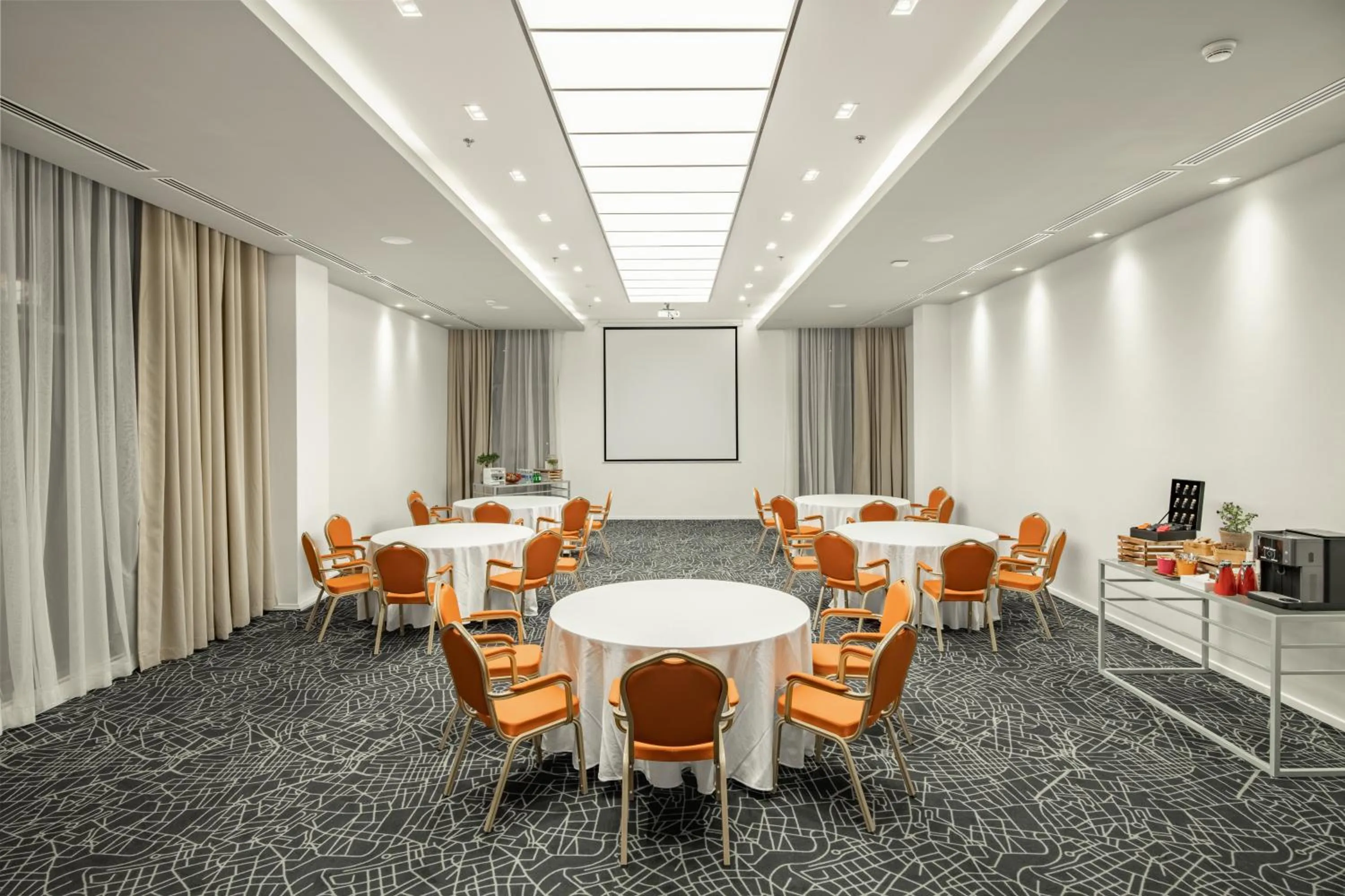 Banquet/Function facilities in Radisson Hotel & Apartments Dammam Industrial City