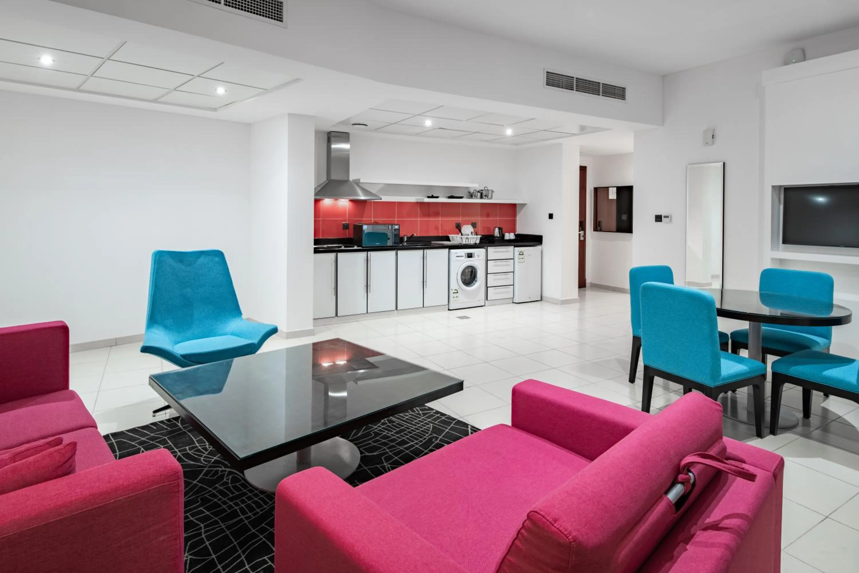 Kitchen or kitchenette in Radisson Hotel & Apartments Dammam Industrial City