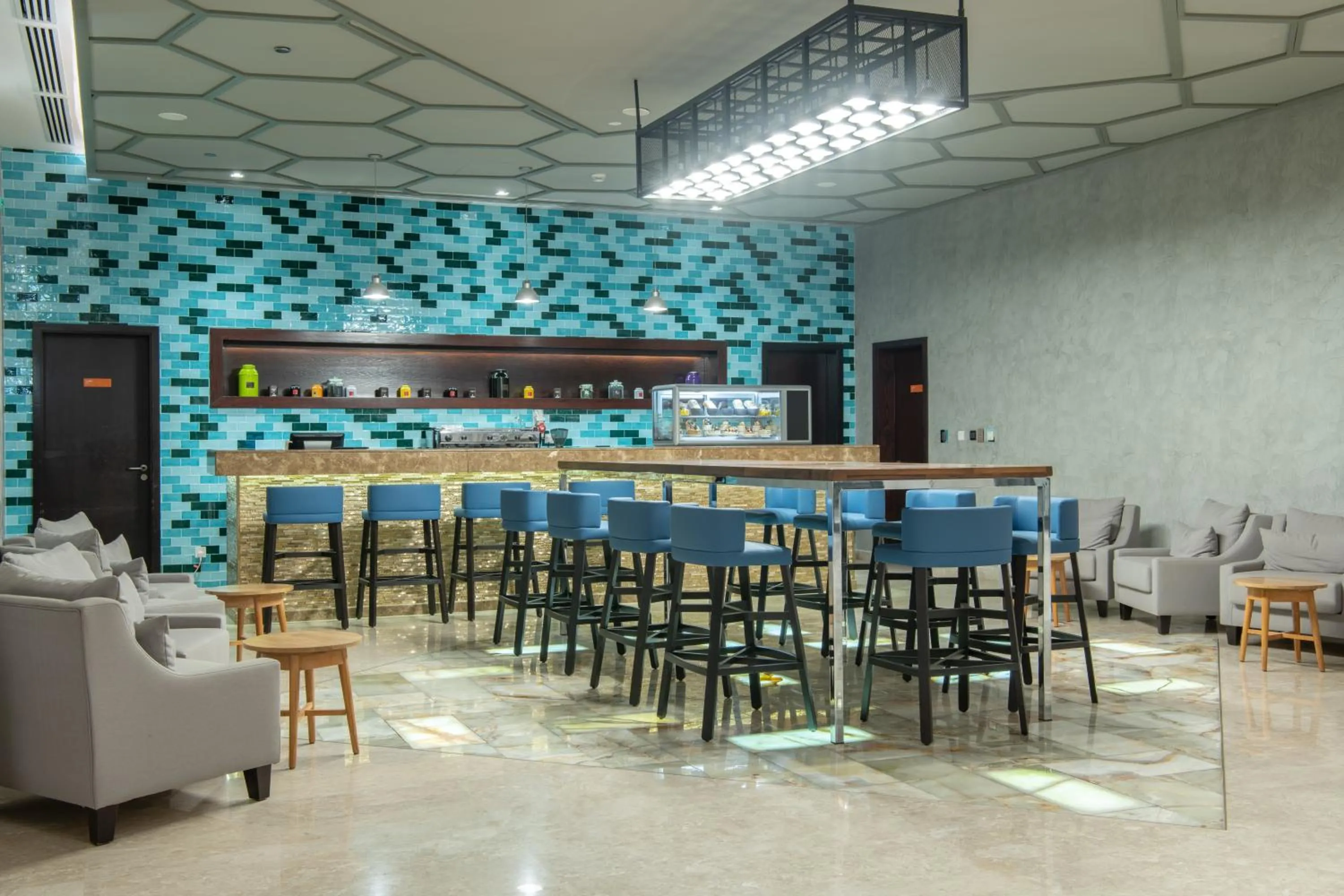 Restaurant/places to eat in Radisson Hotel & Apartments Dammam Industrial City