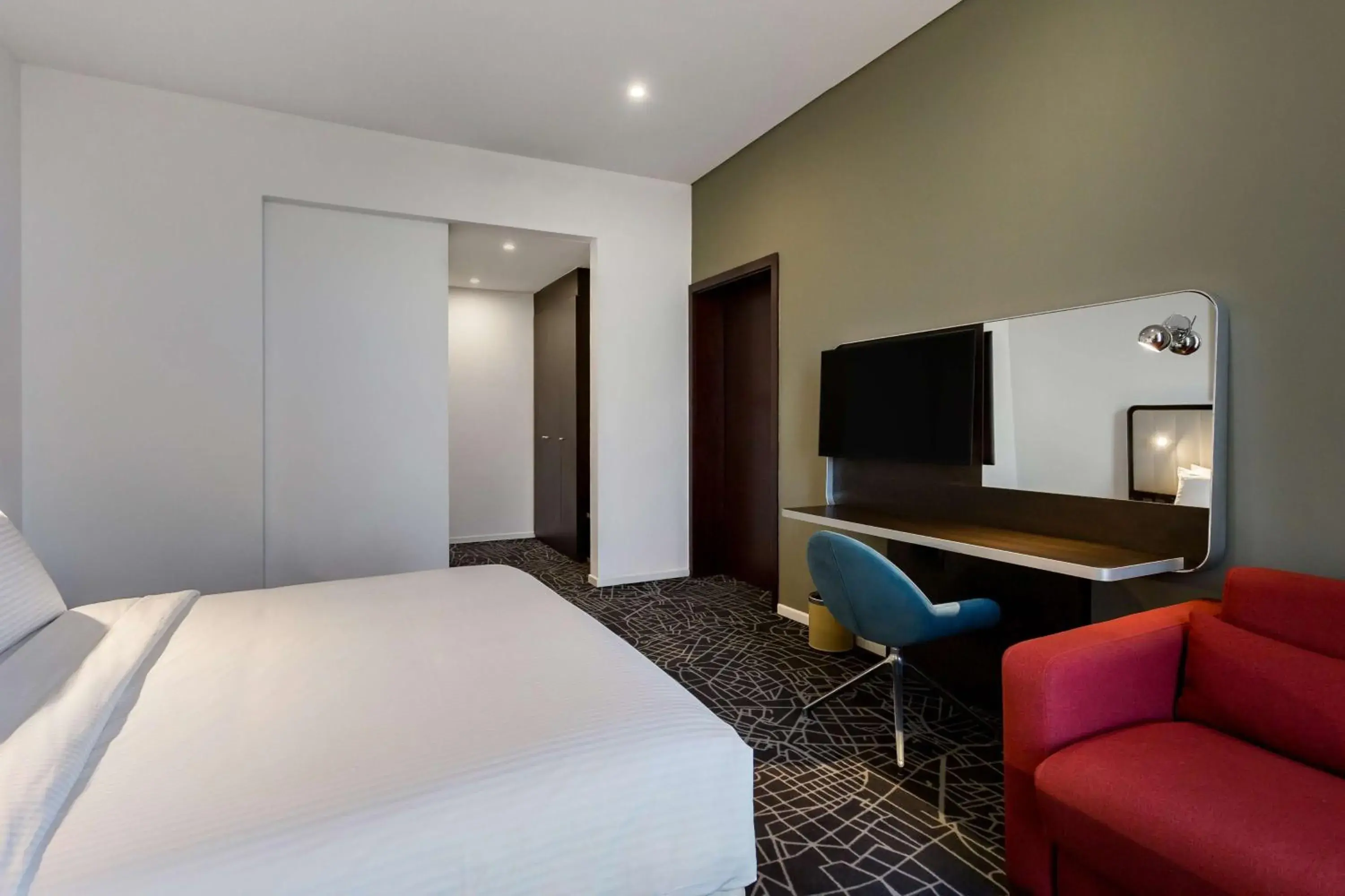 TV and multimedia, Bed in Radisson Hotel & Apartments Dammam Industrial City TV and multimedia, Bed in Radisson Hotel & Apartments Dammam Industrial City