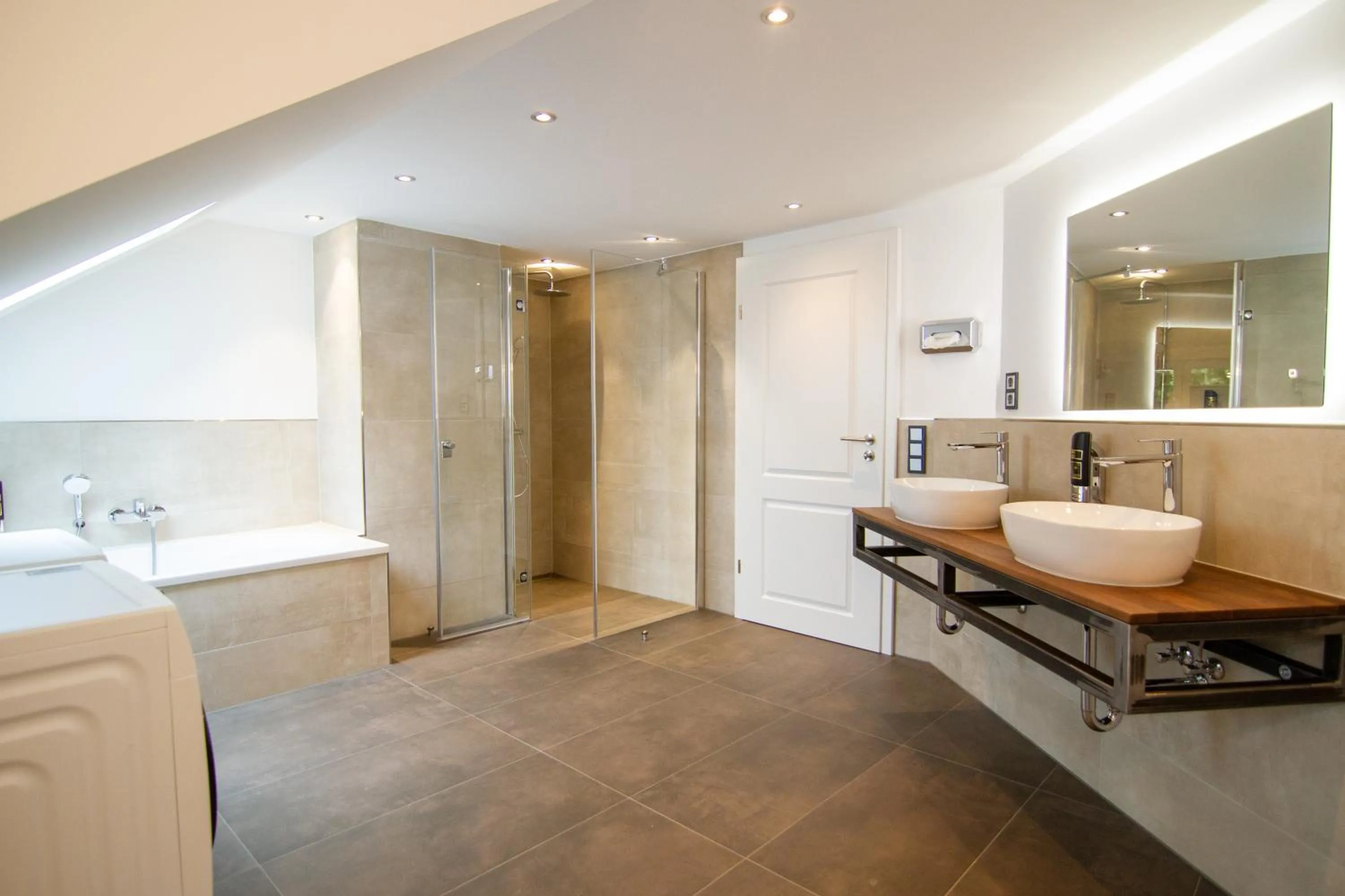 Bathroom in Schiefer Suite Hotel & Apartments