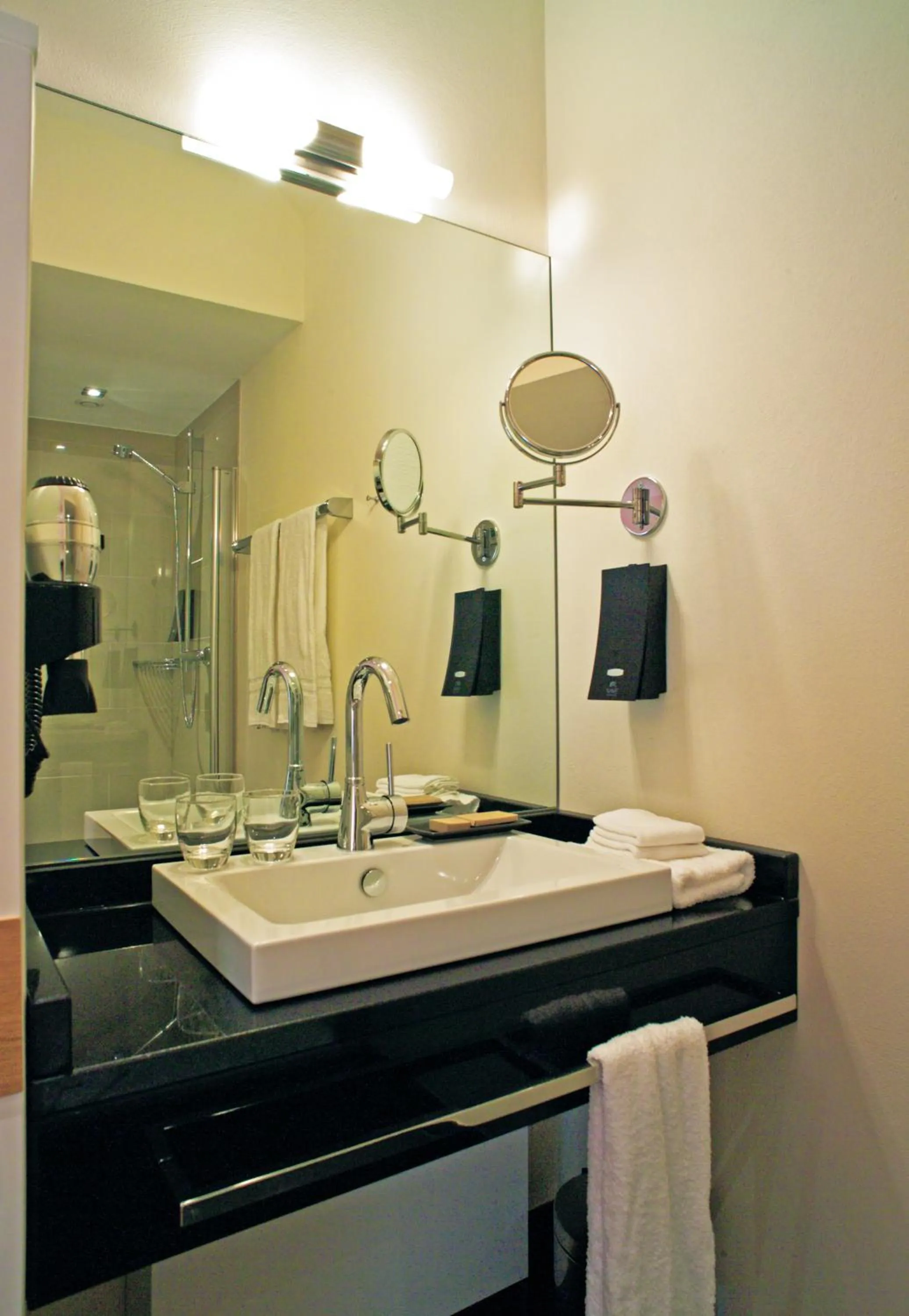 Bathroom in Schiefer Suite Hotel & Apartments