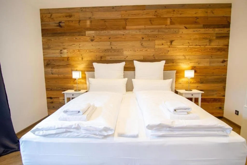 Photo of the whole room, Bed in Schiefer Suite Hotel & Apartments