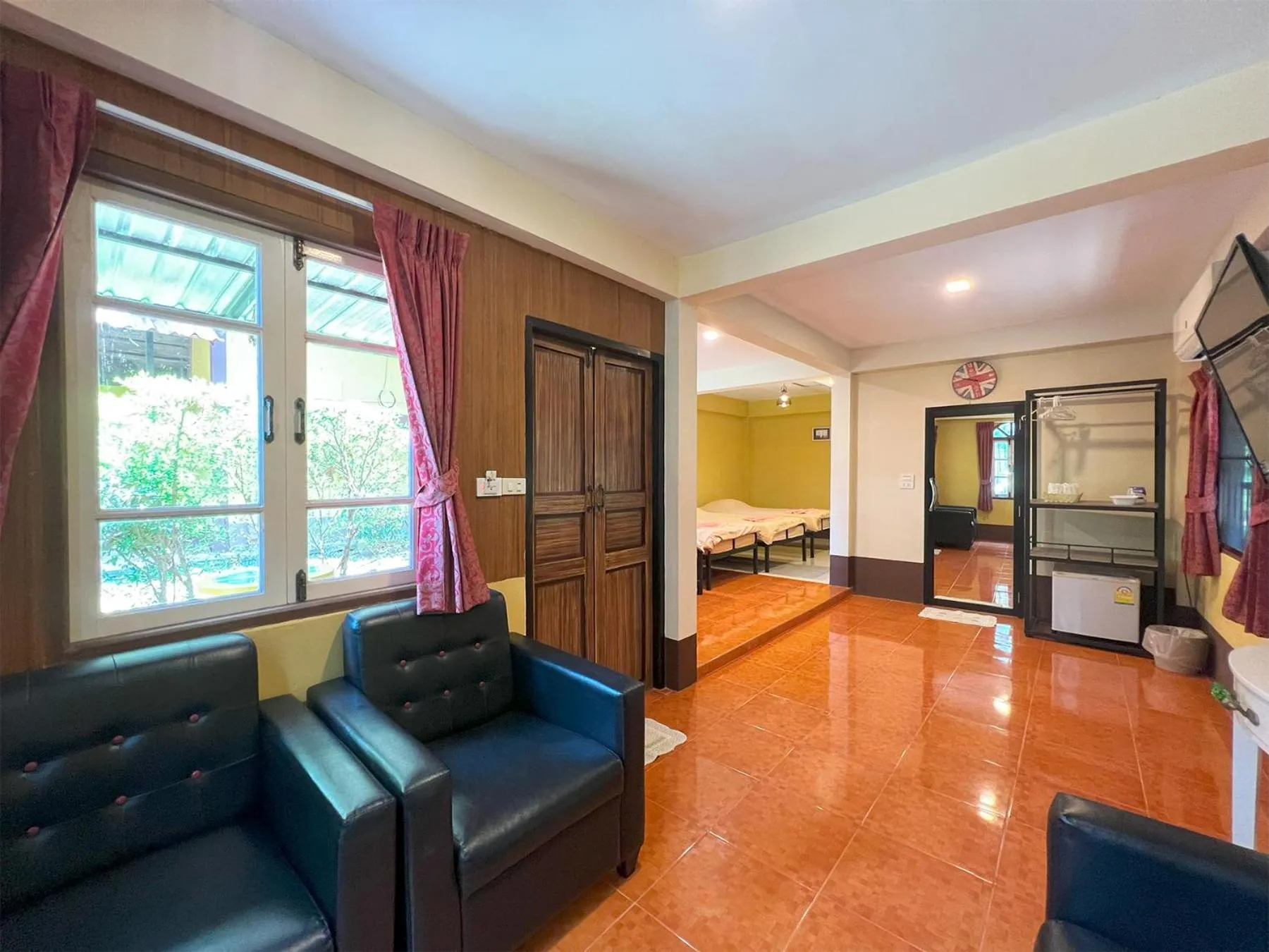 Communal lounge/ TV room in Phuiyara Resort