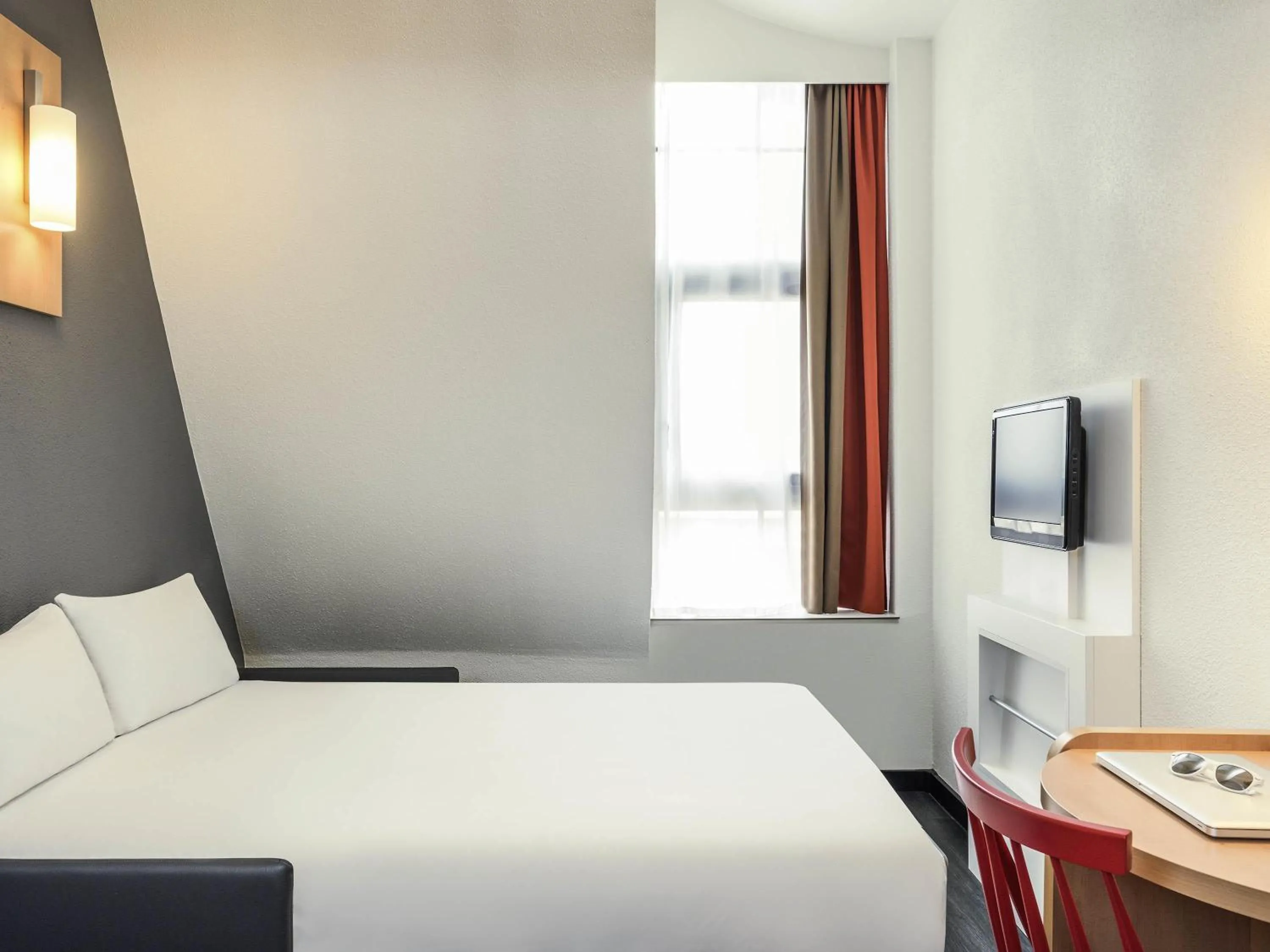 Bedroom, Bed in ibis Paris Bastille Faubourg St Antoine