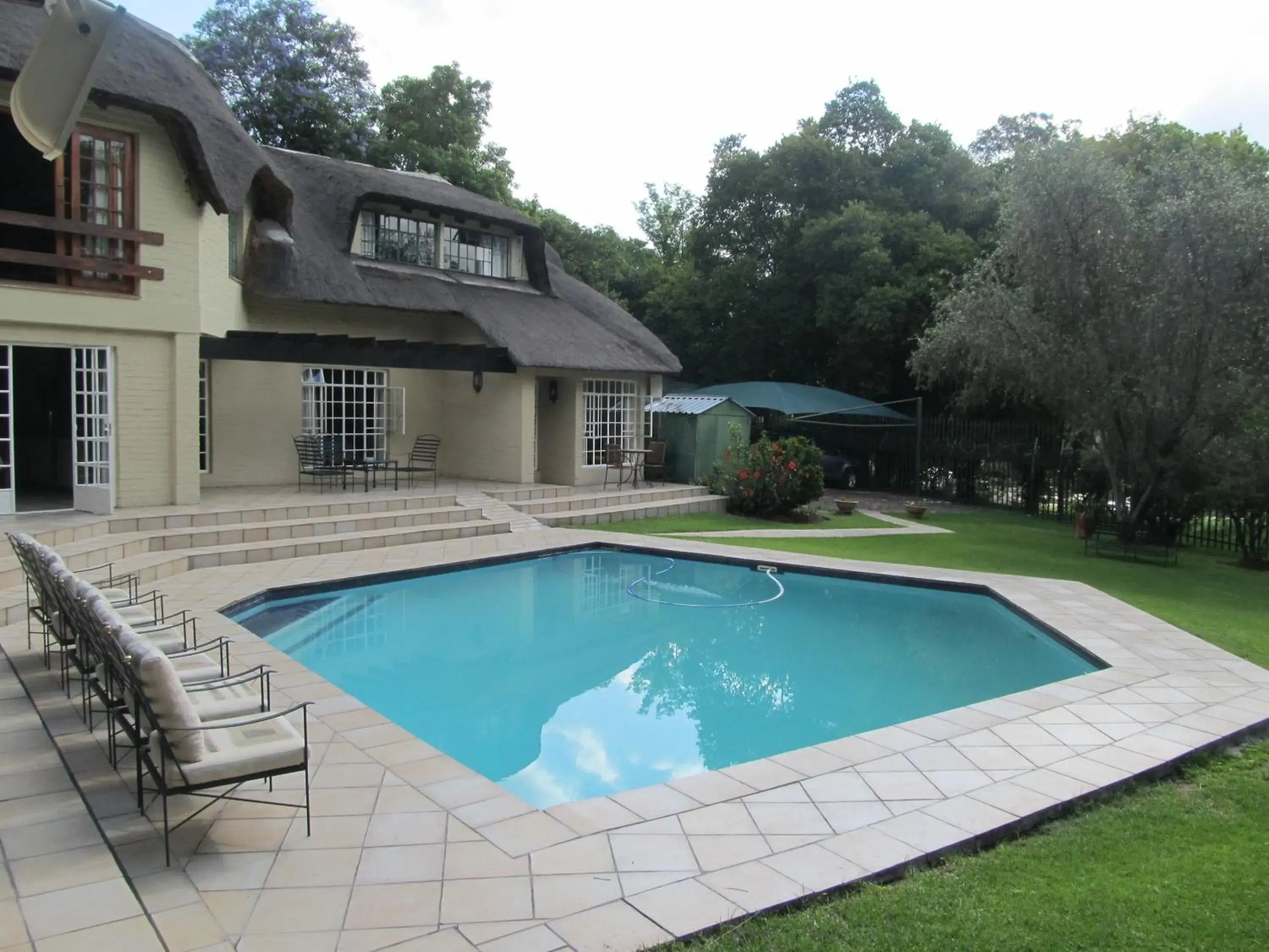 Swimming pool in Thatchfoord Lodge Swimming pool in Thatchfoord Lodge