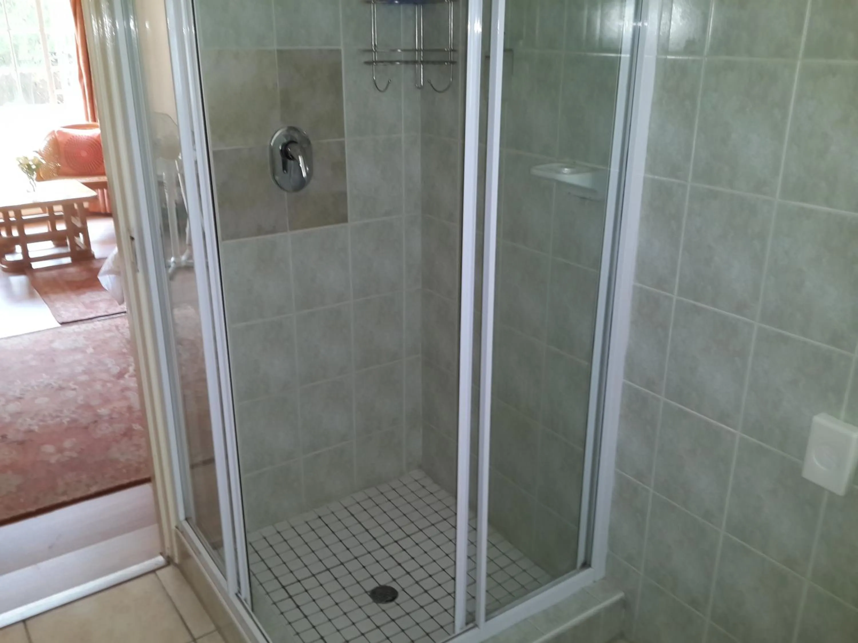 Shower in Thatchfoord Lodge