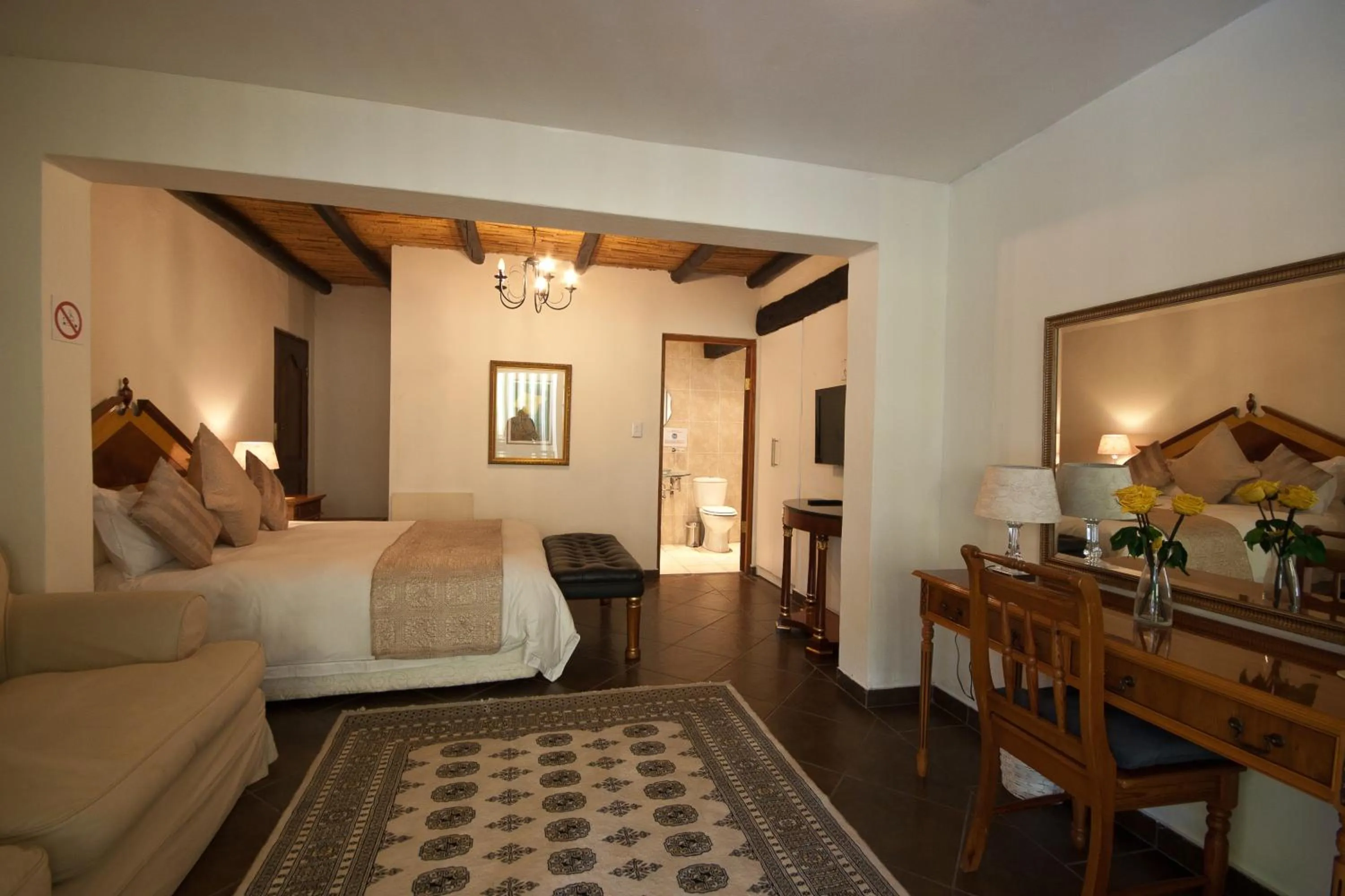 Photo of the whole room, Bed in Thatchfoord Lodge