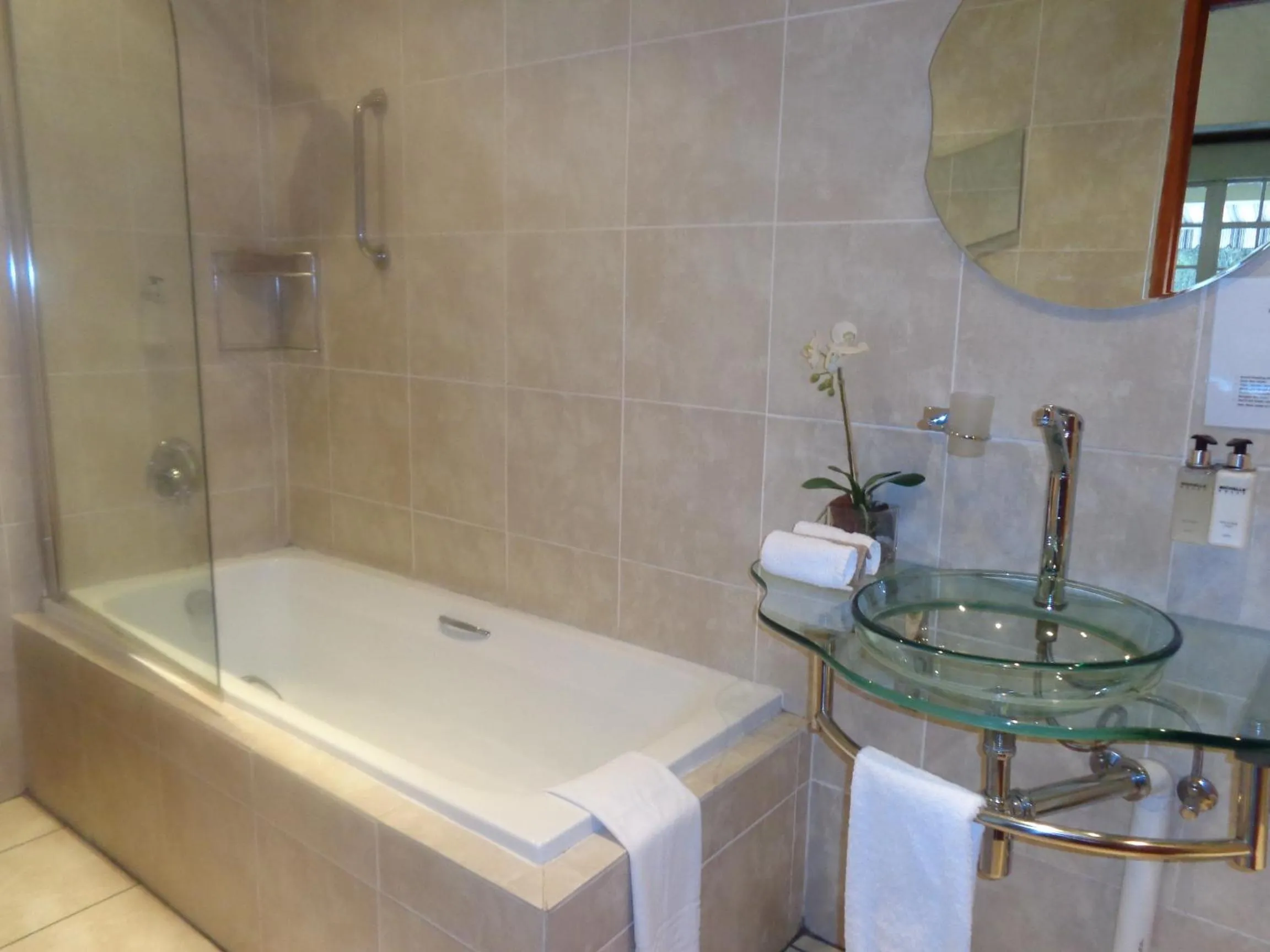 Bath in Thatchfoord Lodge