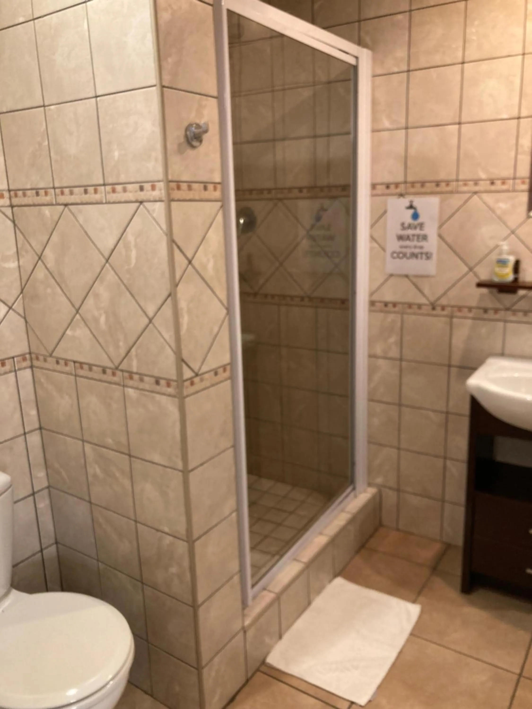 Shower in Thatchfoord Lodge