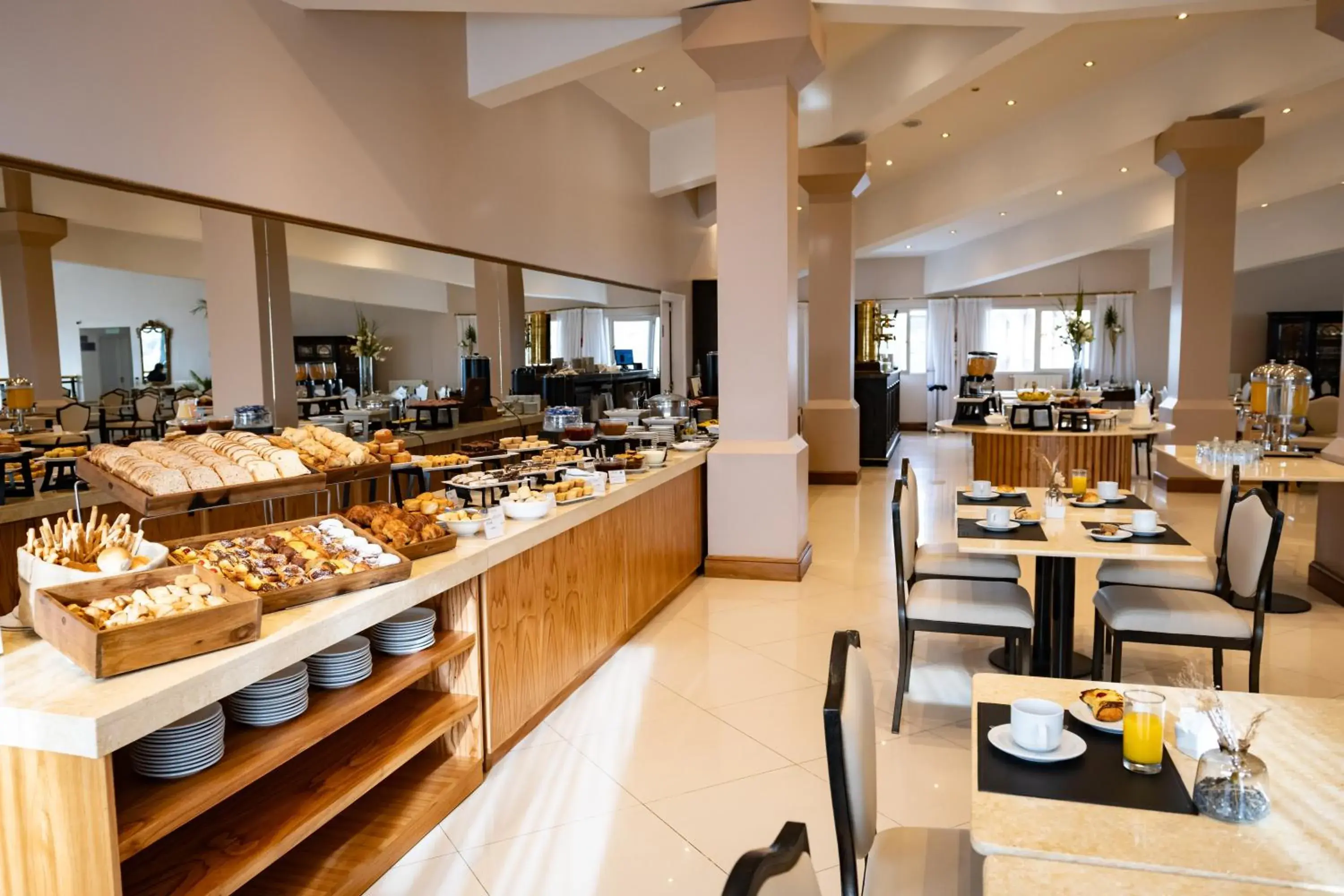 Buffet breakfast in Lagos Del Calafate Buffet breakfast in Lagos Del Calafate