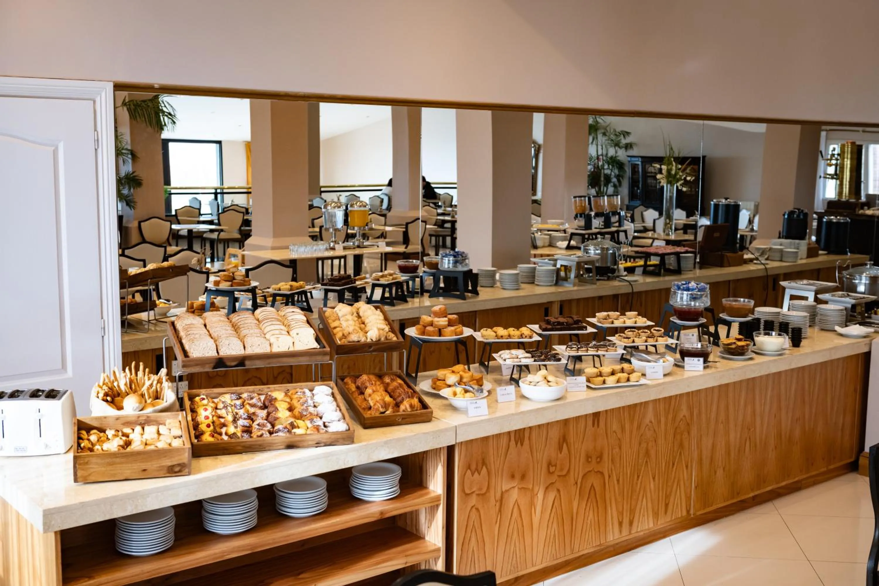 Buffet breakfast in Lagos Del Calafate