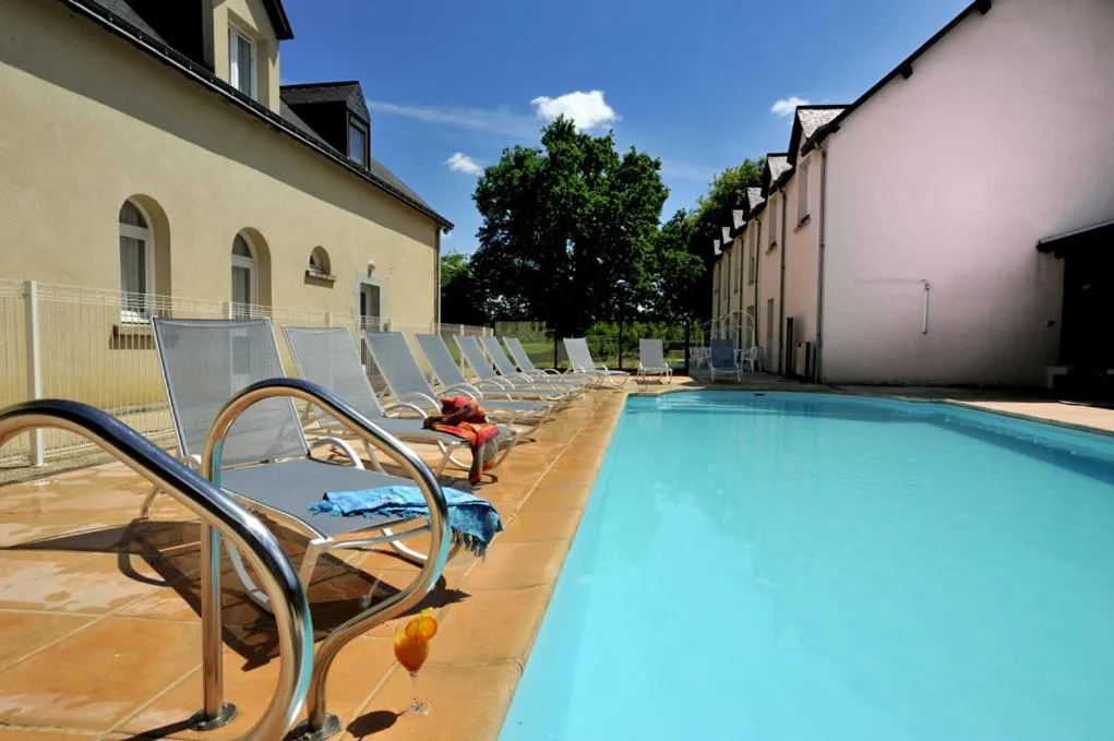 Swimming pool in Logis Hôtel Restaurant Relais Du Gué De Selle
