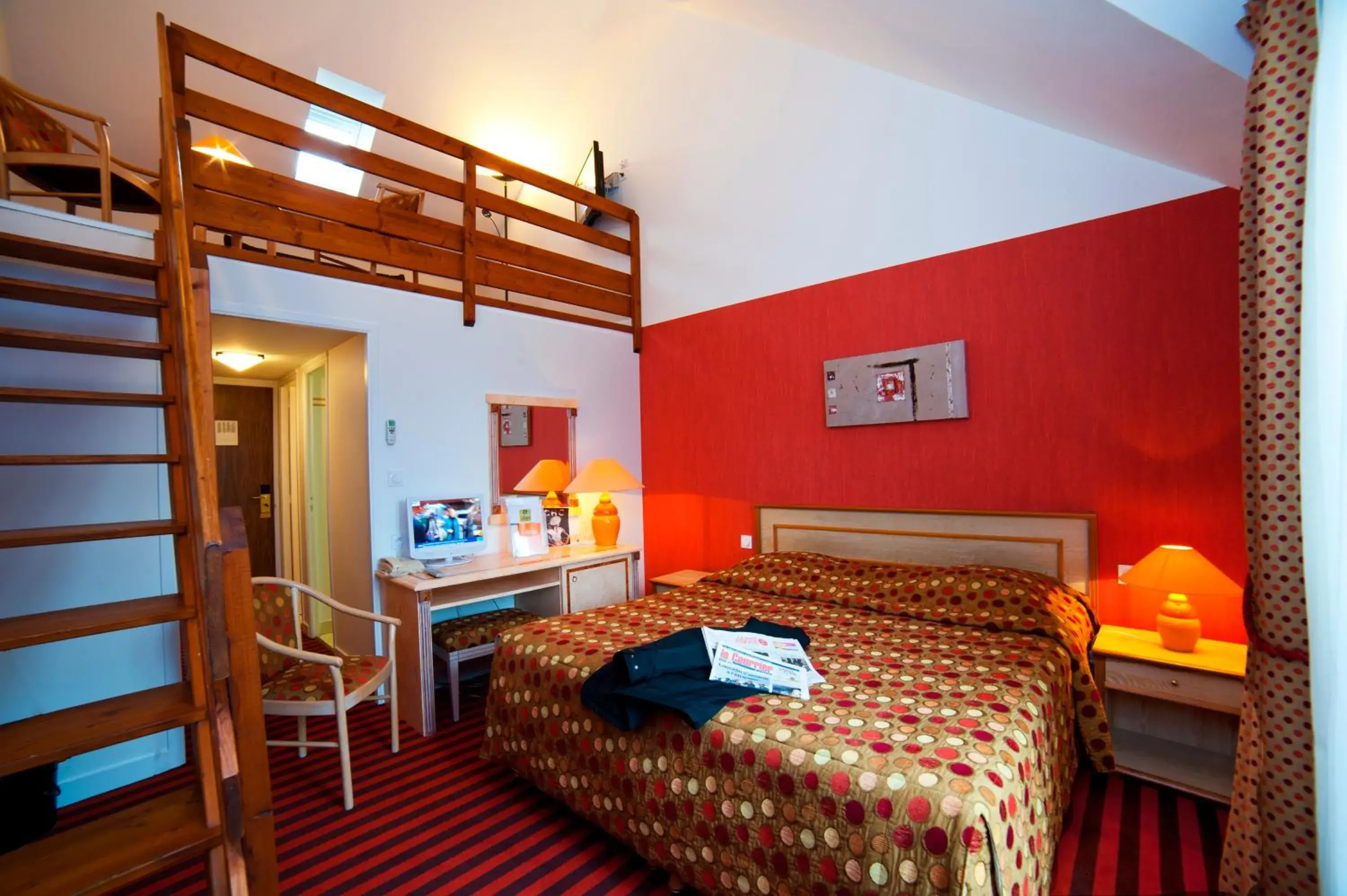 Bed in Logis Hôtel Restaurant Relais Du Gué De Selle Bed in Logis Hôtel Restaurant Relais Du Gué De Selle