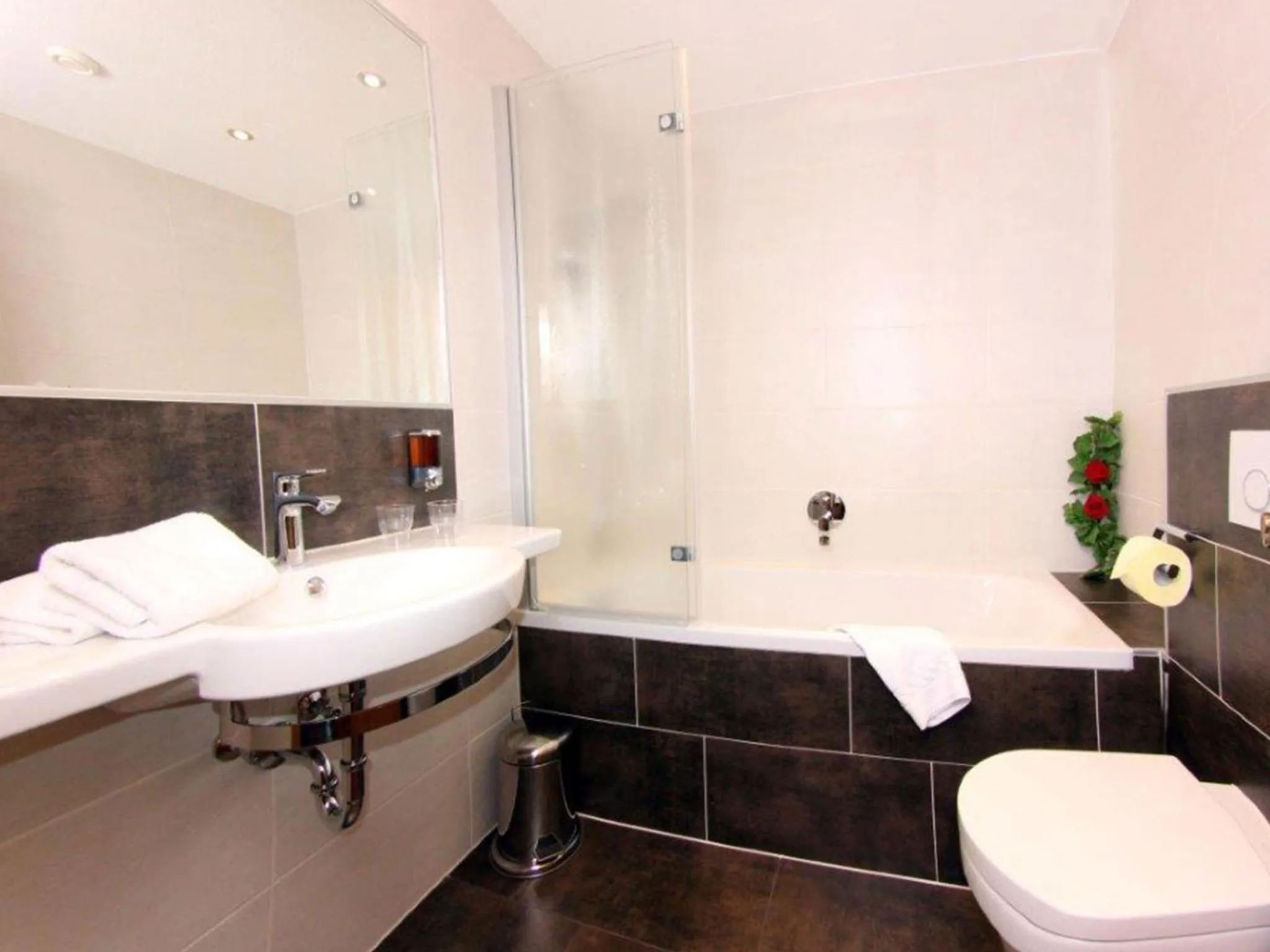 Bathroom in Hotel Similaun