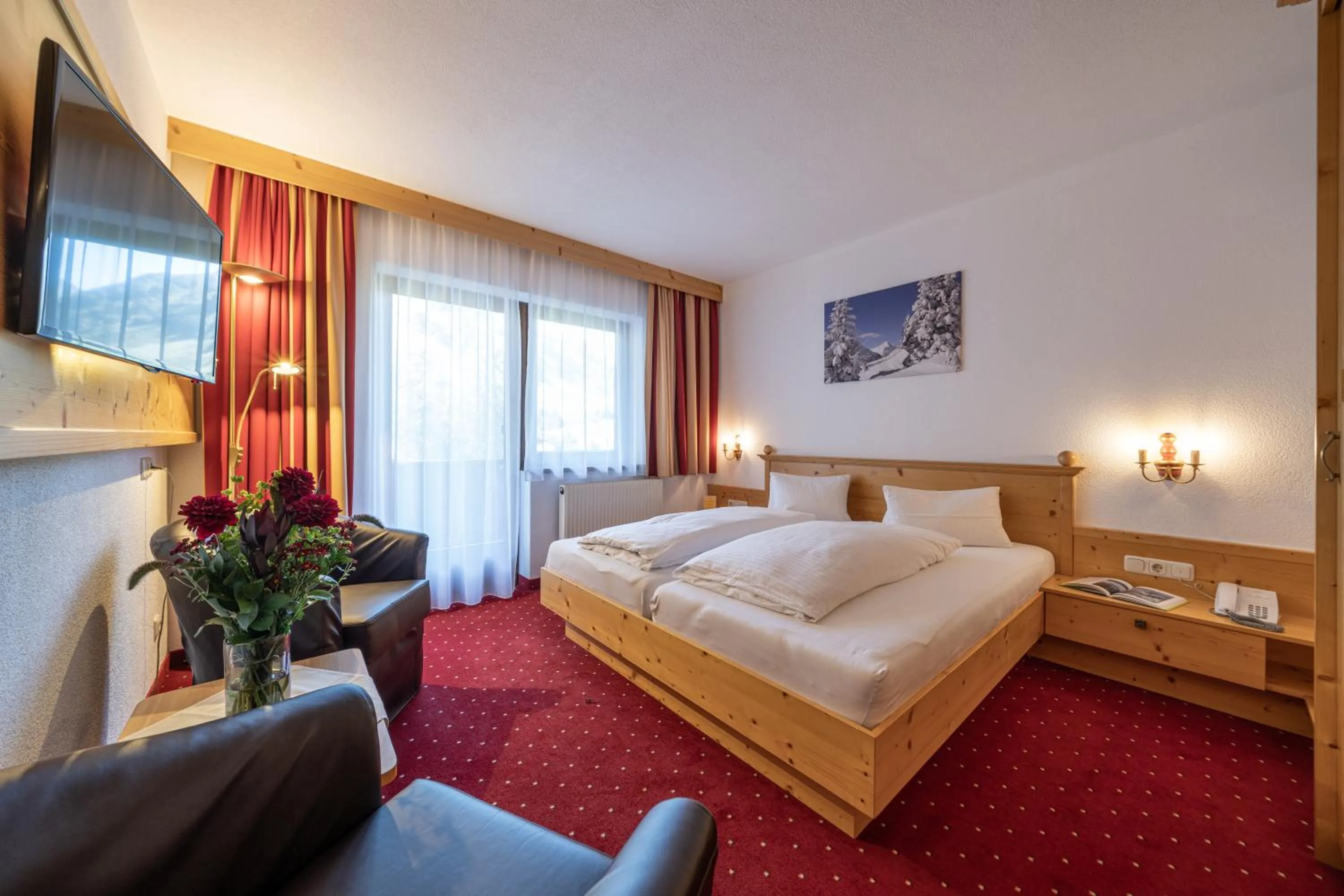 Photo of the whole room, Bed in Hotel Similaun