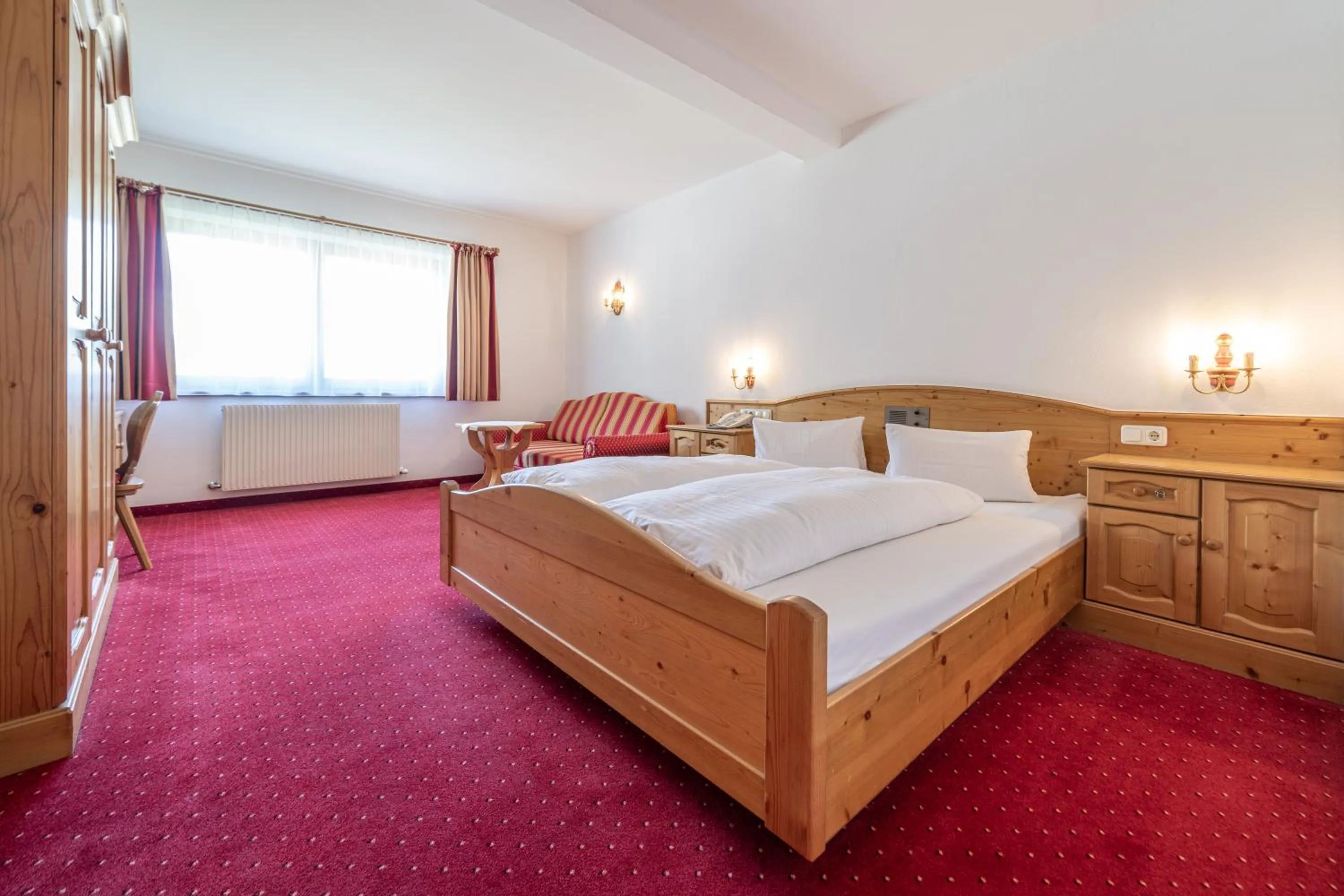 Photo of the whole room, Bed in Hotel Similaun