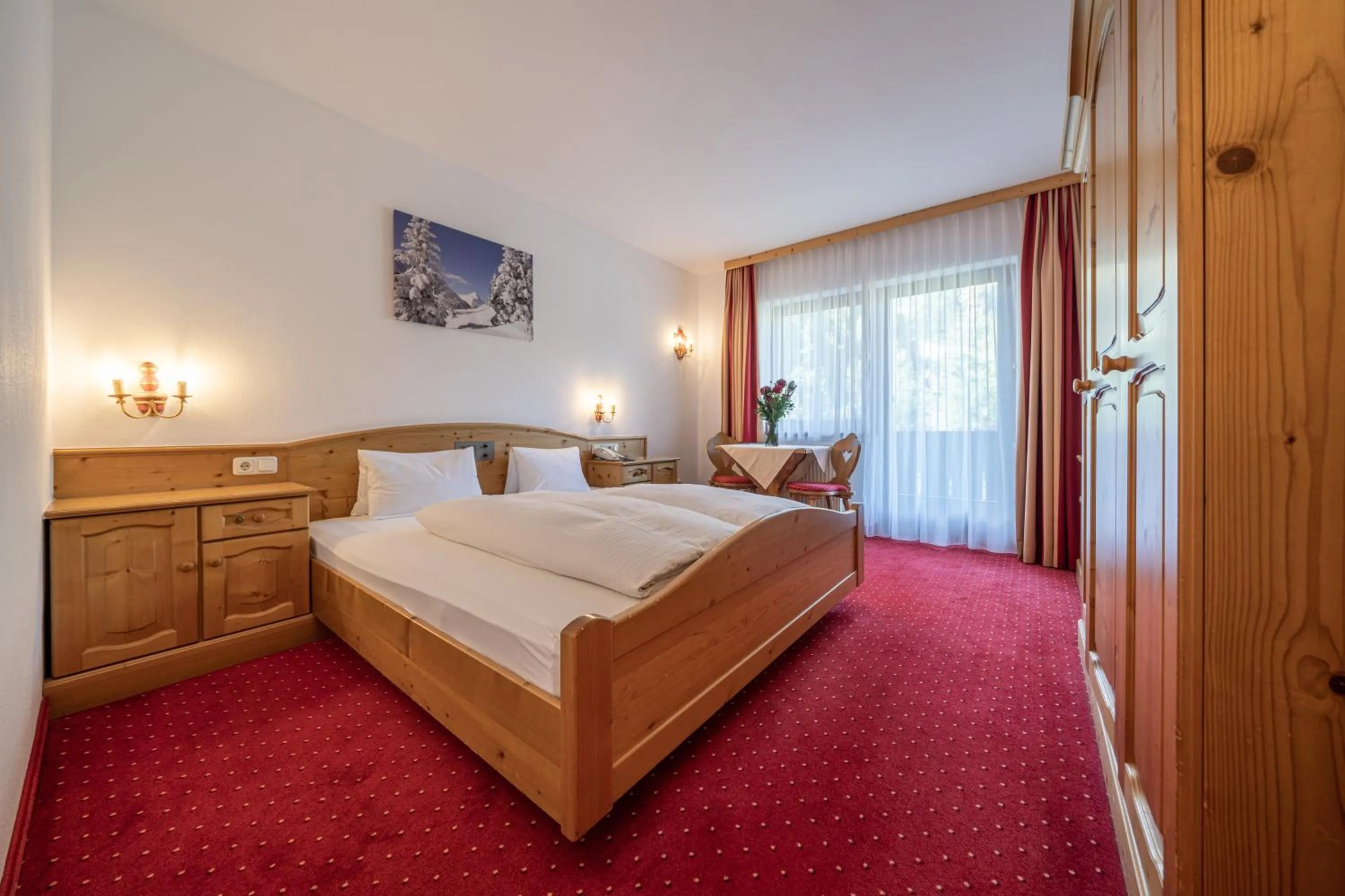 Photo of the whole room, Bed in Hotel Similaun