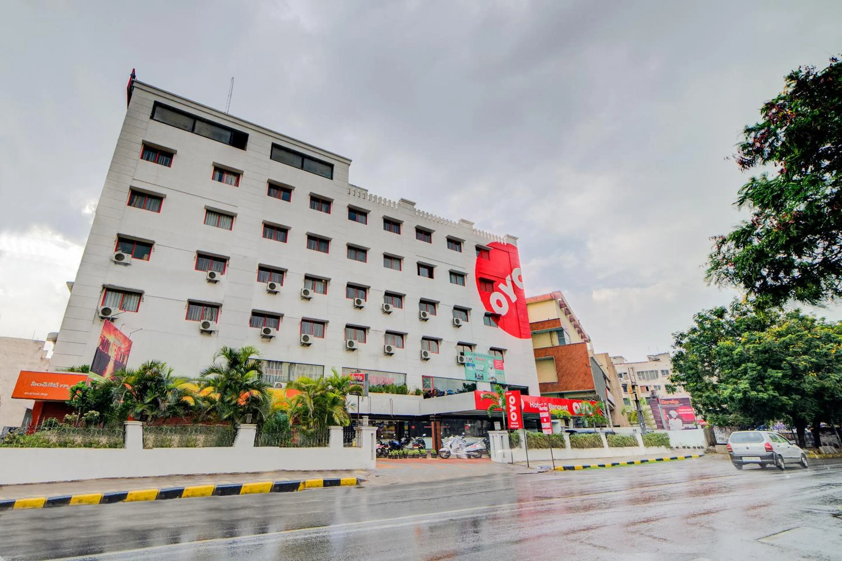 Facade/entrance in Hotel O Kachiguda Railway Station