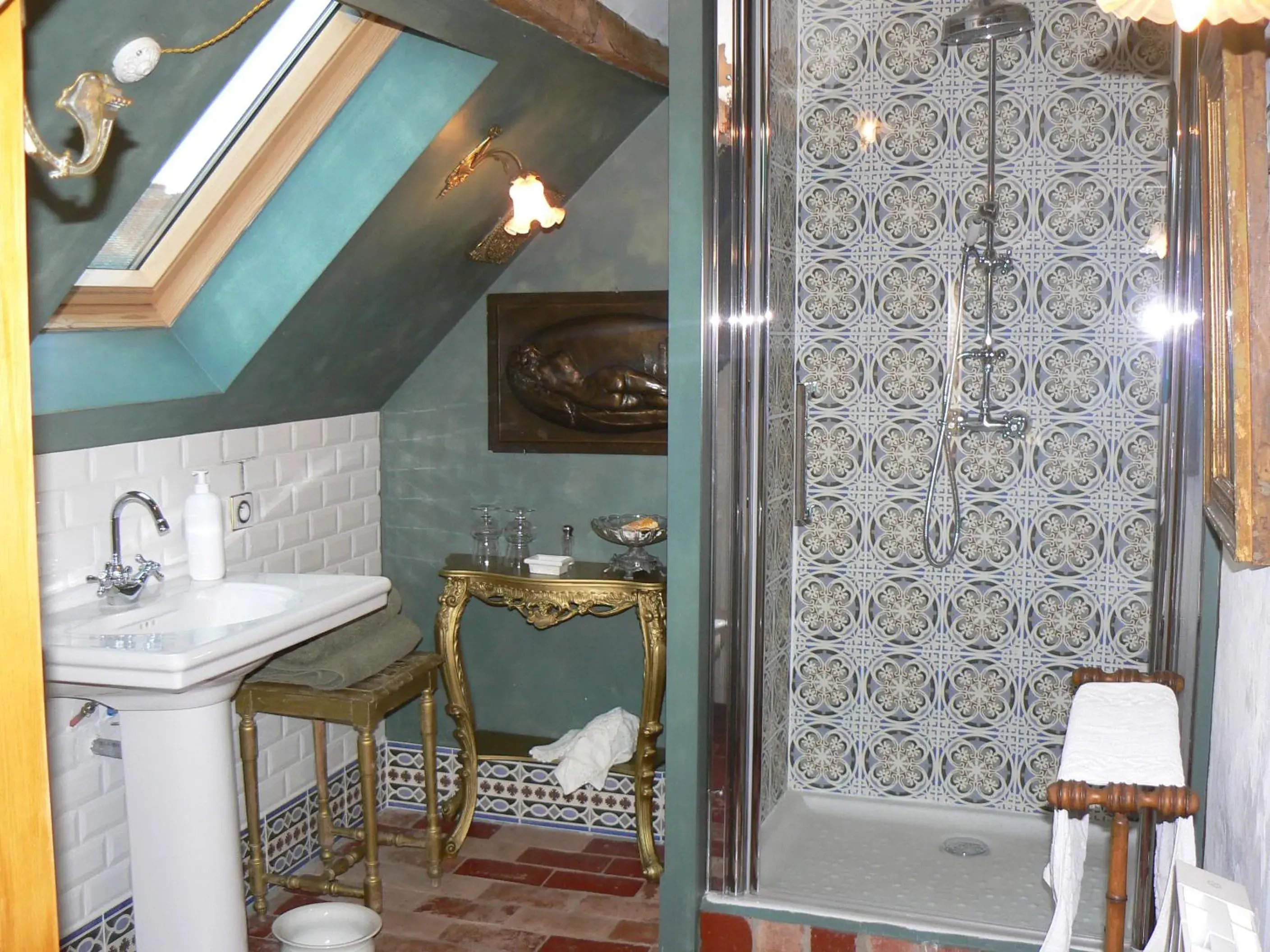 Large Double Room in Chambres d'hôtes la Graineterie Large Double Room in Chambres d'hôtes la Graineterie