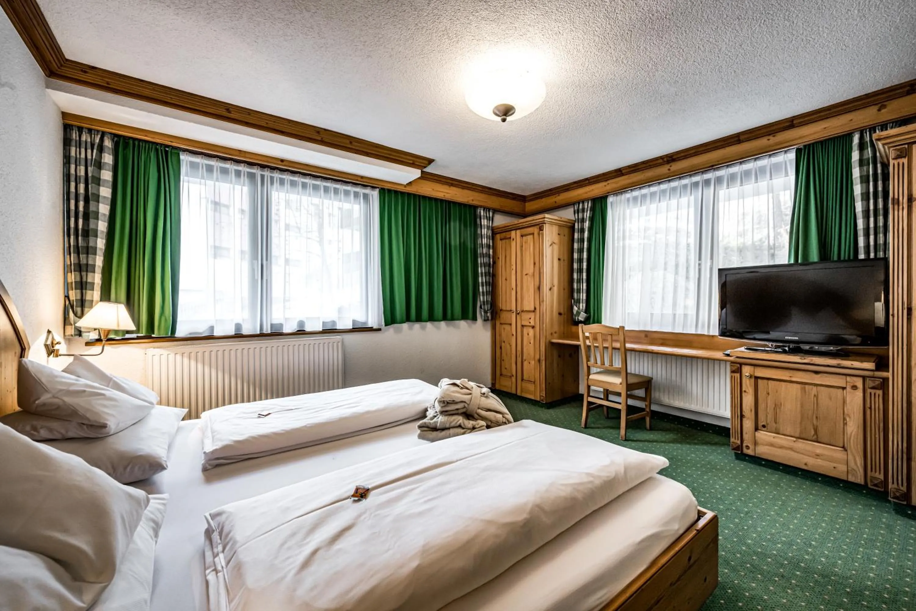 Photo of the whole room, Bed in Hotel Alpina Sölden - Adults Only