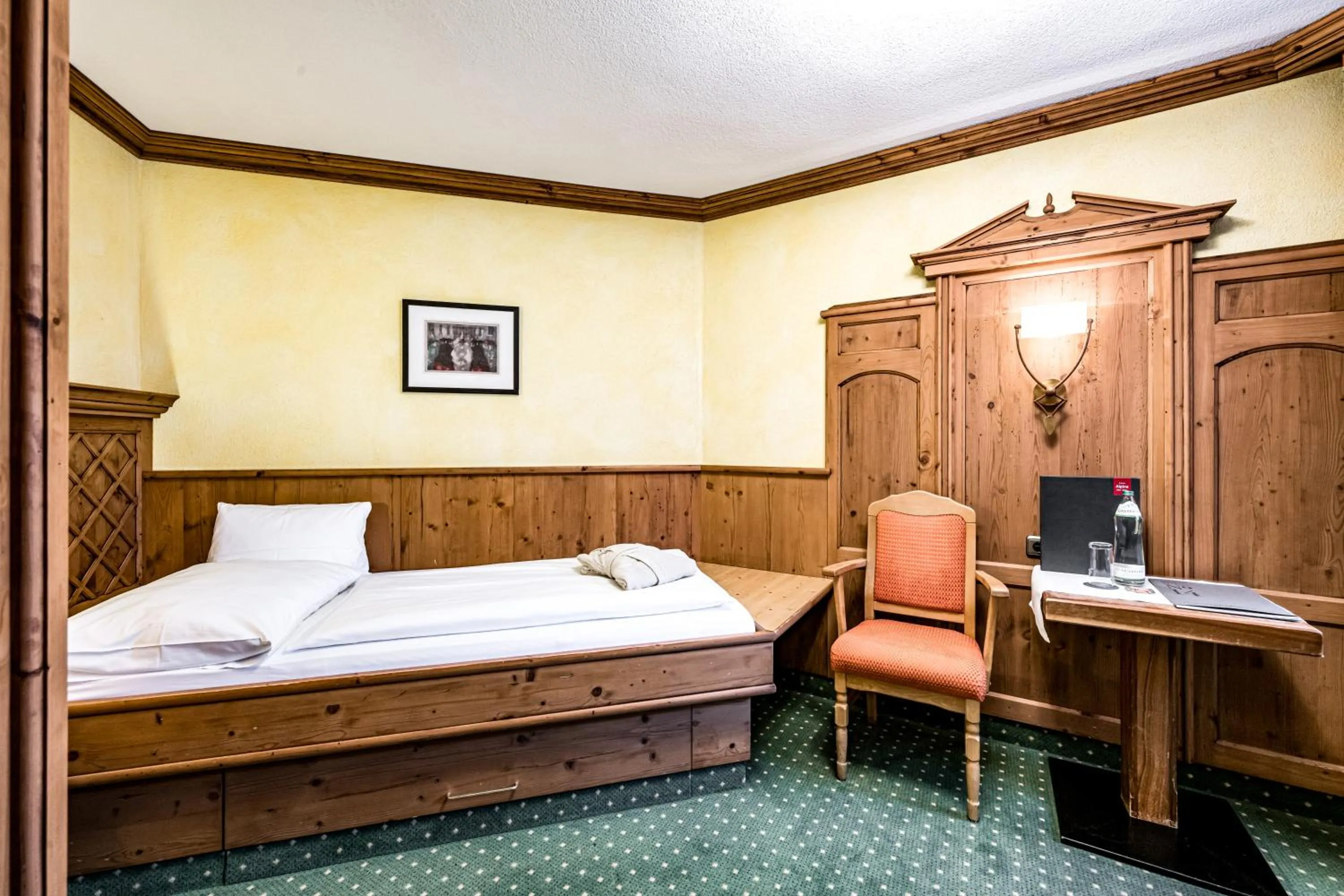 Photo of the whole room, Bed in Hotel Alpina Sölden - Adults Only