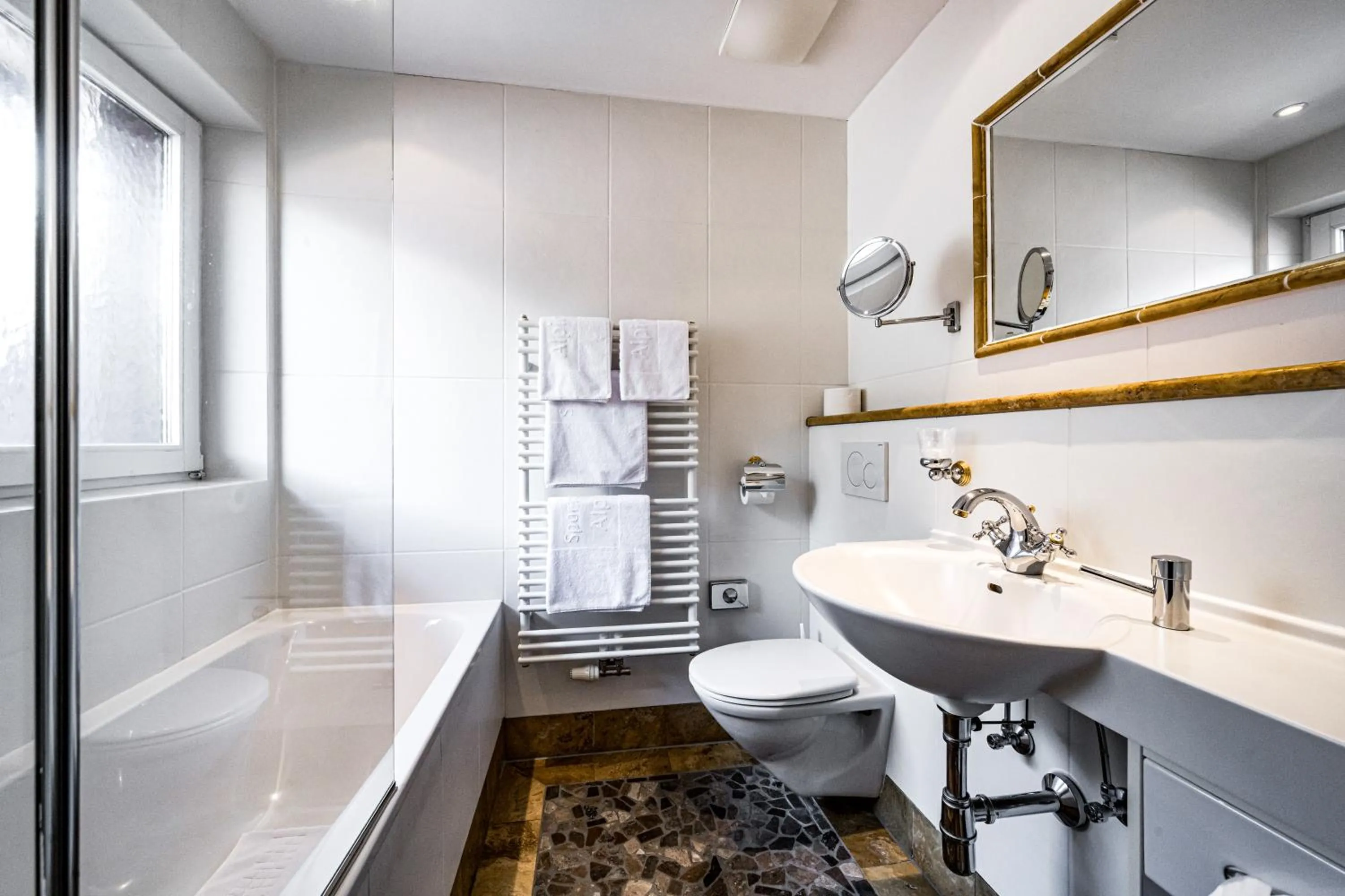 Bathroom in Hotel Alpina Sölden - Adults Only