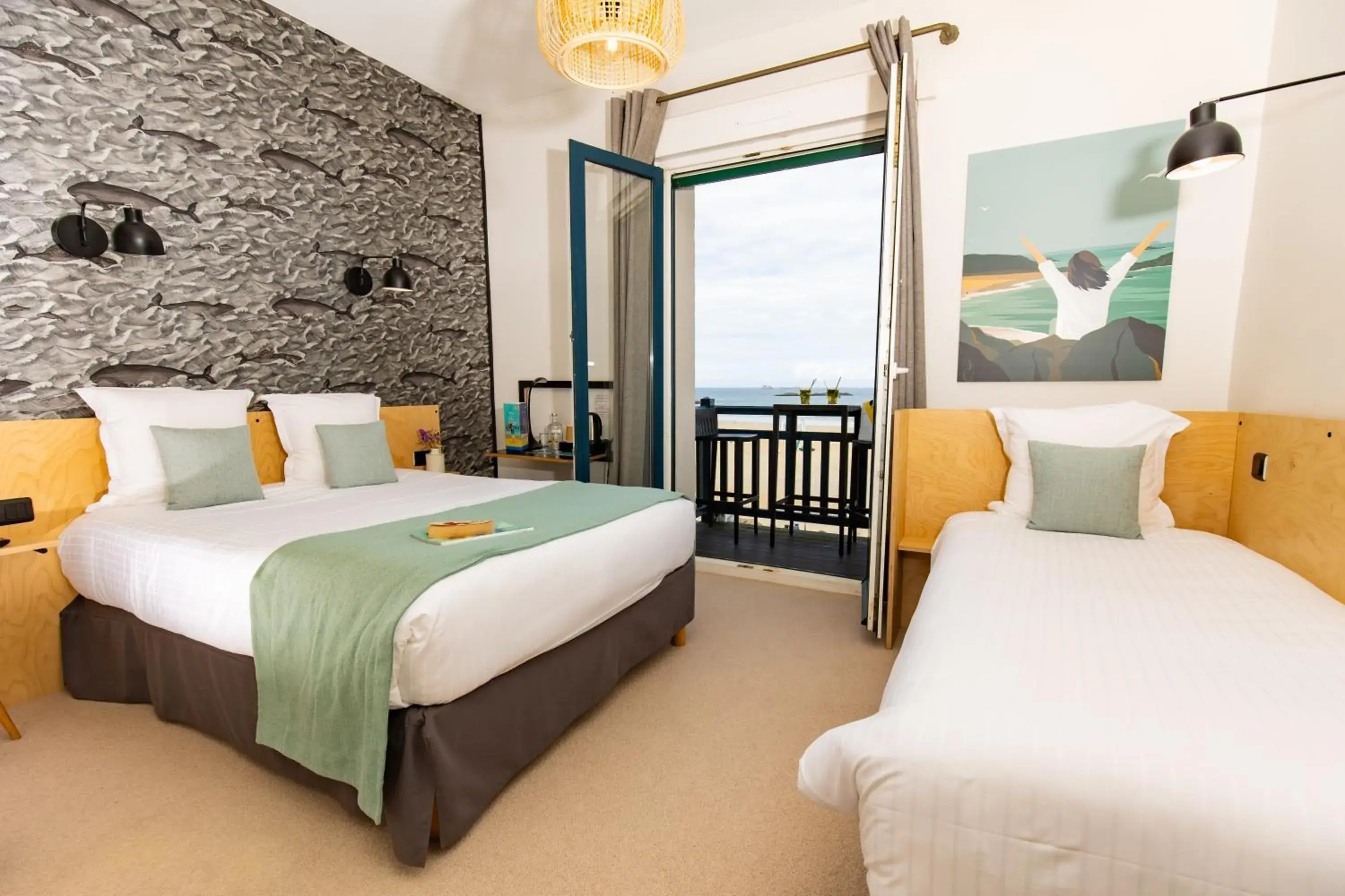 Triple Room with Sea View in Hôtel Les Charmettes - Saint Malo Triple Room with Sea View in Hôtel Les Charmettes - Saint Malo