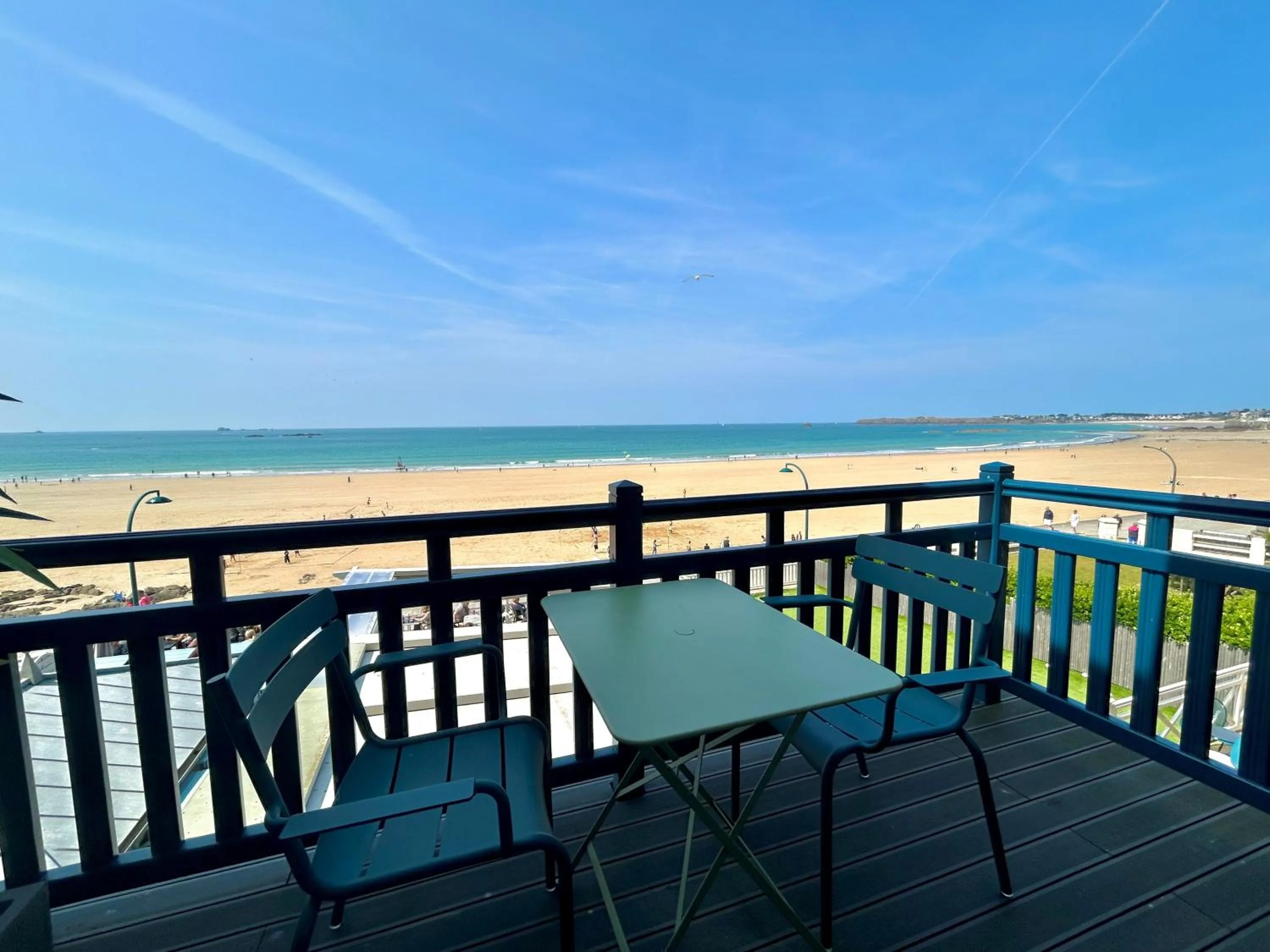 Balcony/Terrace in Hôtel Les Charmettes - Saint Malo