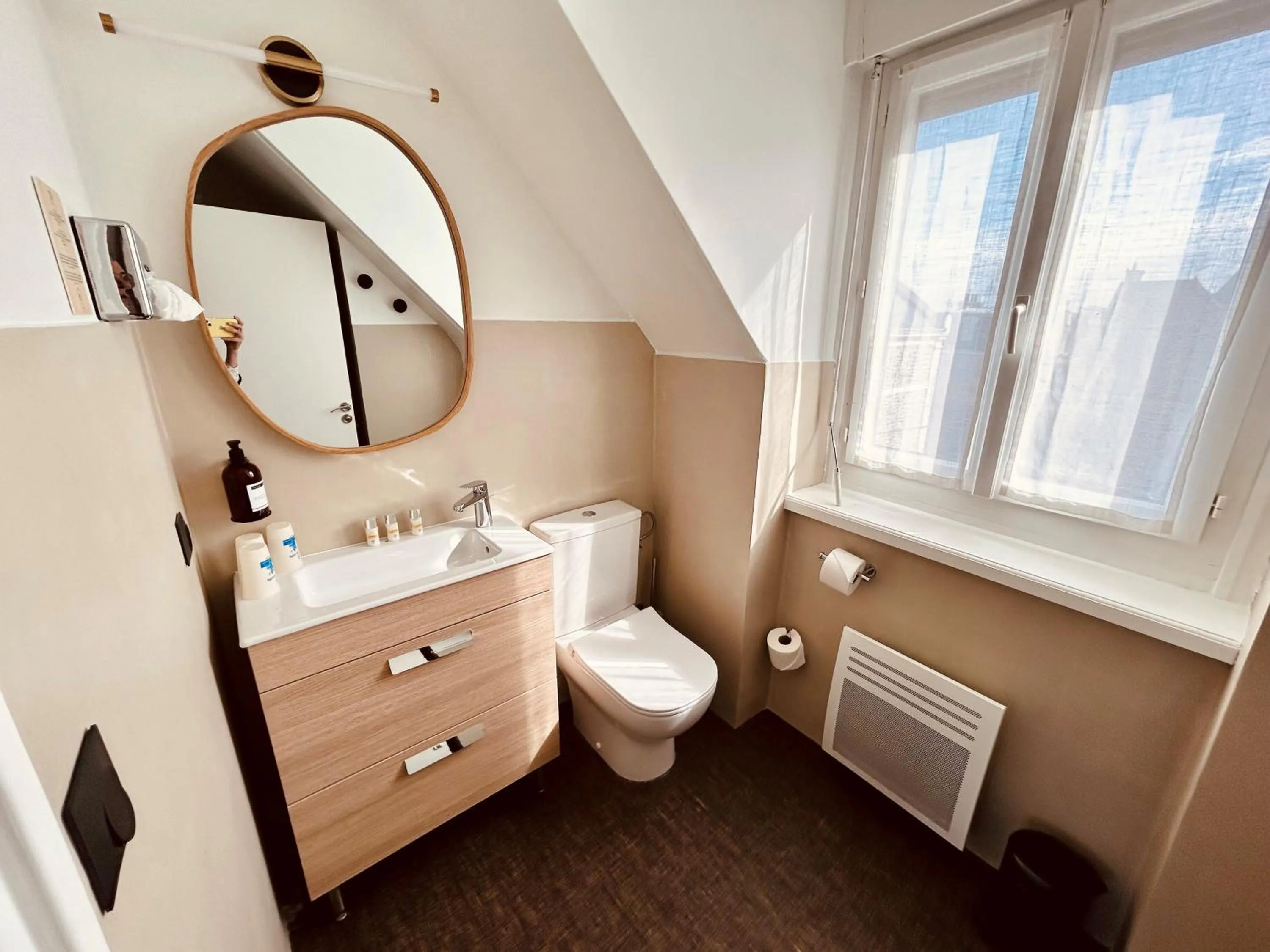 Bathroom in Hôtel Les Charmettes - Saint Malo