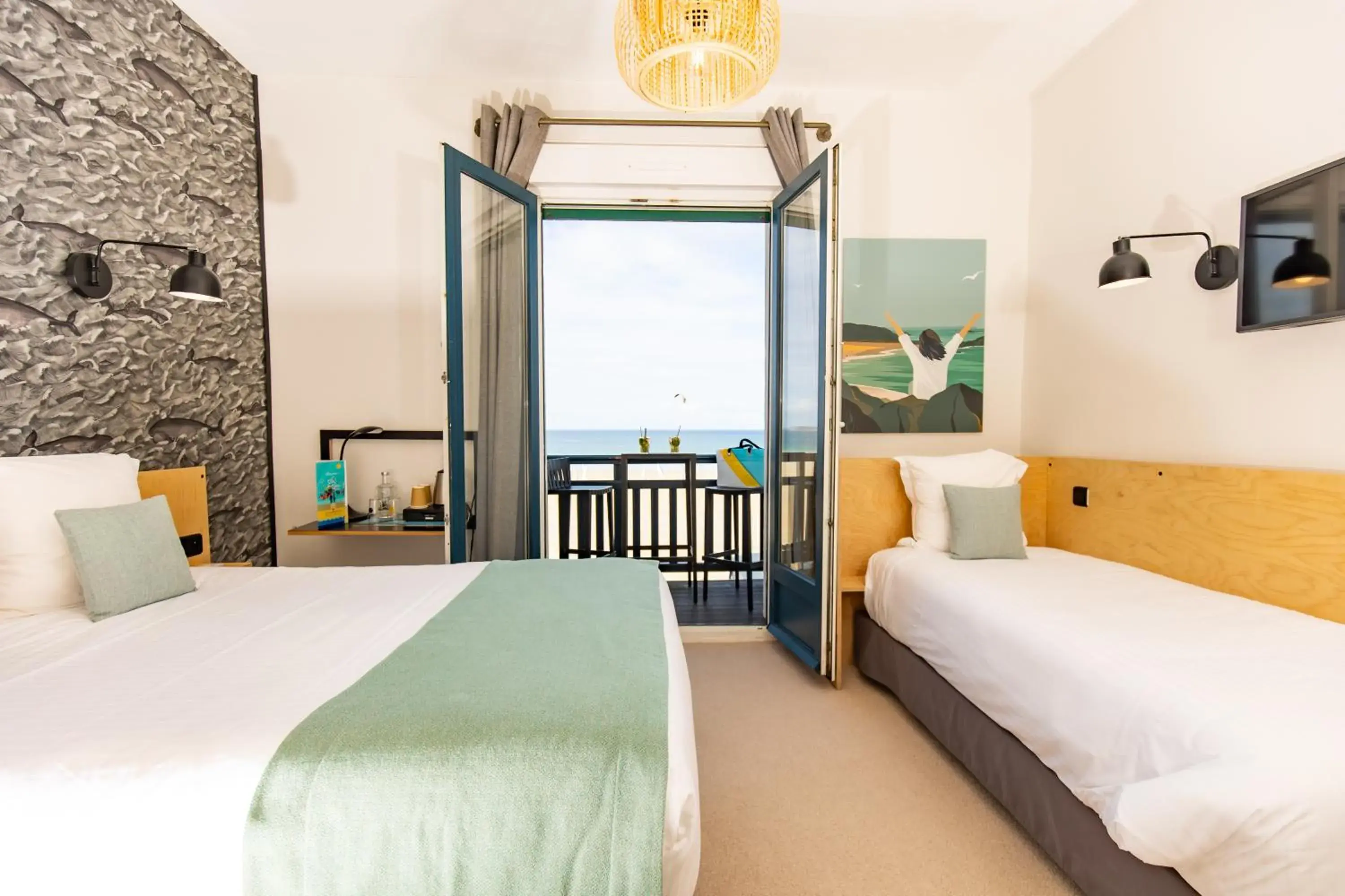Triple Room with Sea View in Hôtel Les Charmettes - Saint Malo Triple Room with Sea View in Hôtel Les Charmettes - Saint Malo