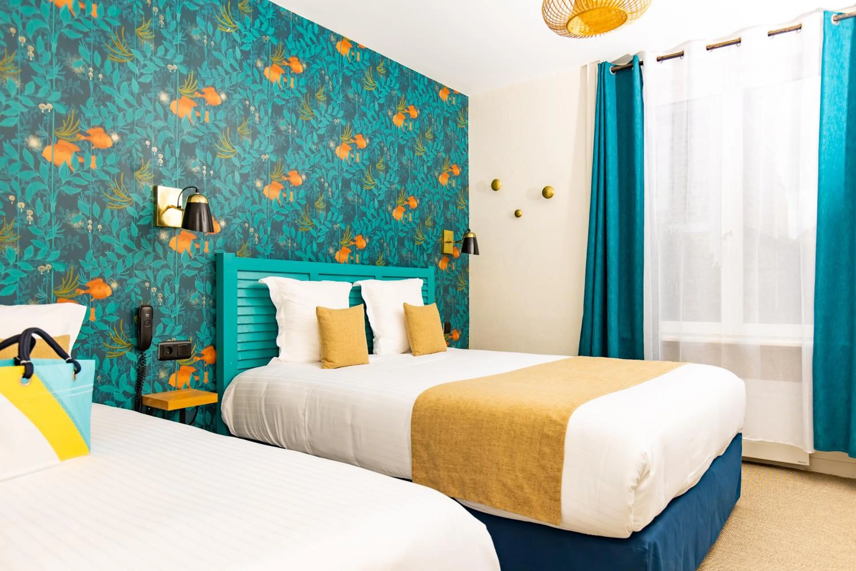 Bedroom, Bed in Hôtel Les Charmettes - Saint Malo