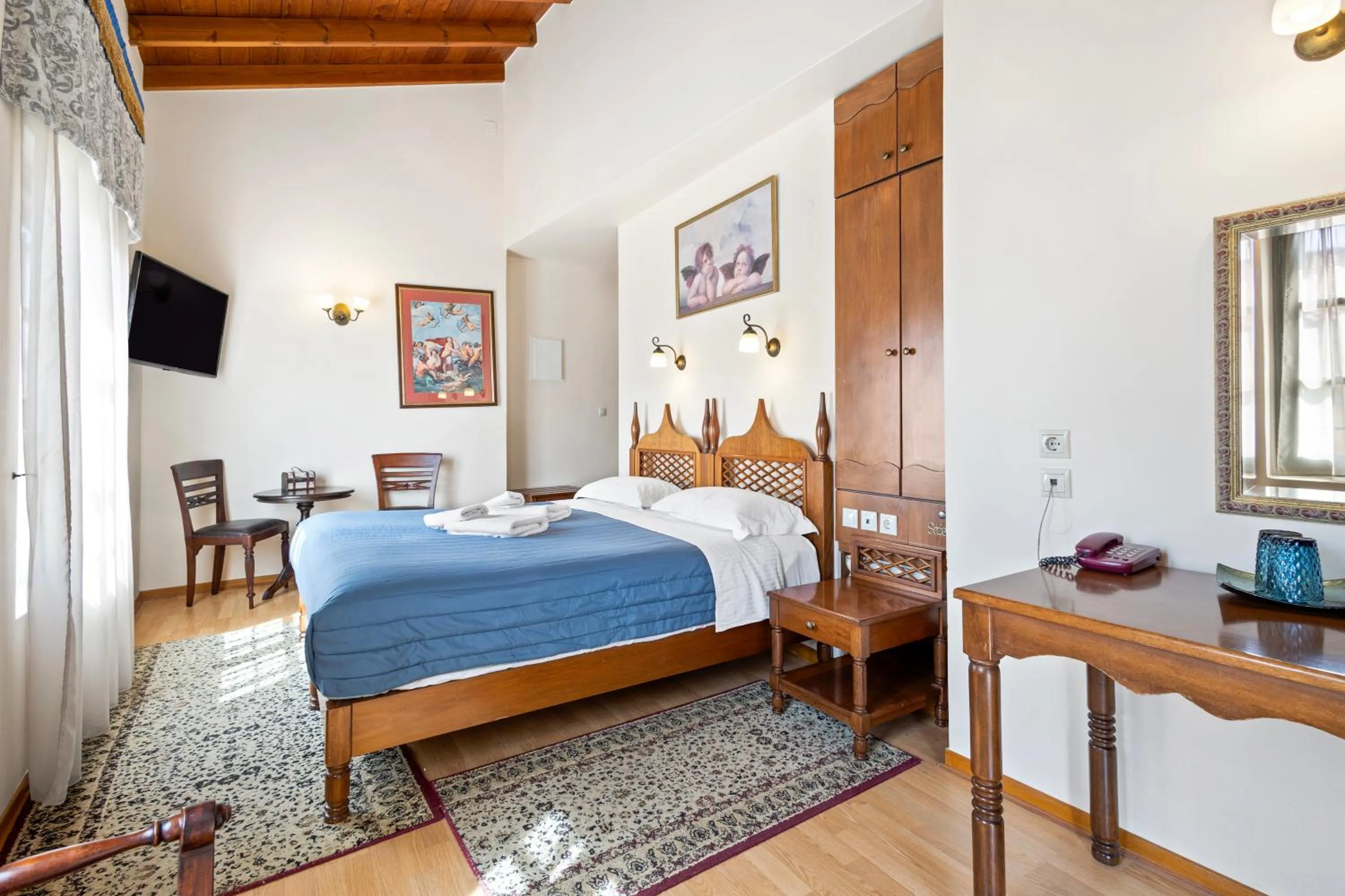 Bedroom, Bed in Belmondo Hotel